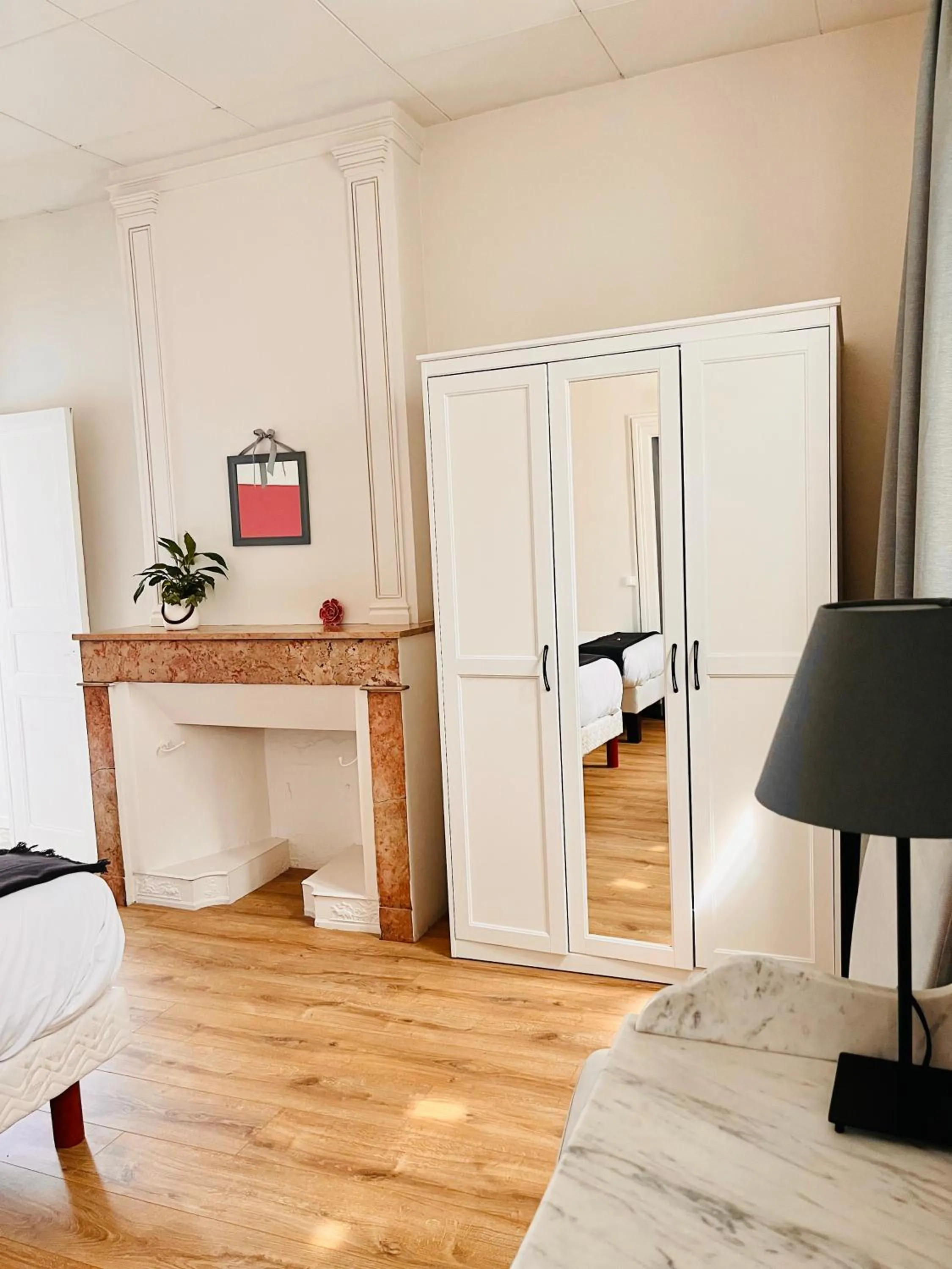 Decorative detail, Bed in Hôtel Restaurant La Désirade