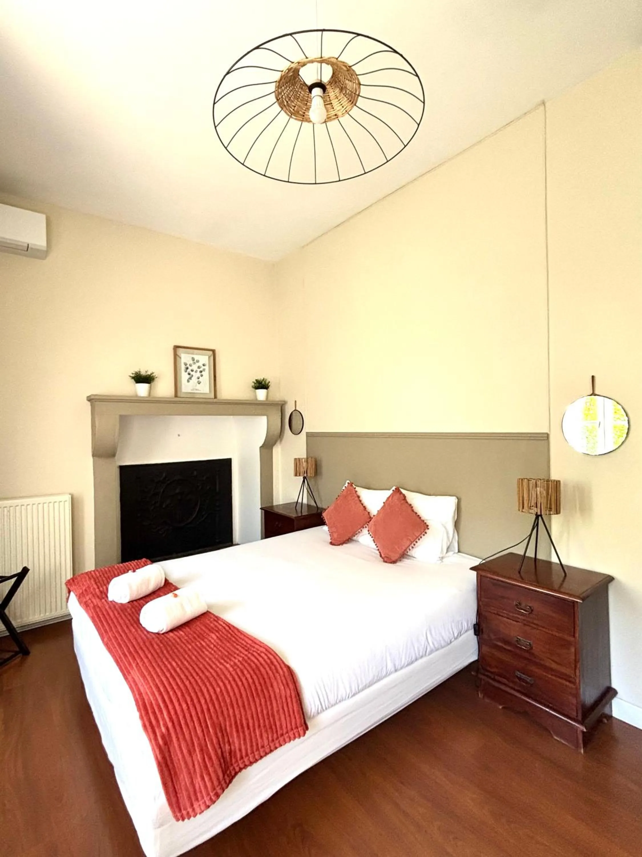 Bed in Hôtel Restaurant La Désirade