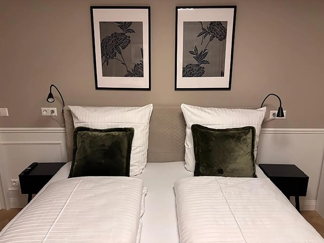 Bed in Hotel Garni in der Breite