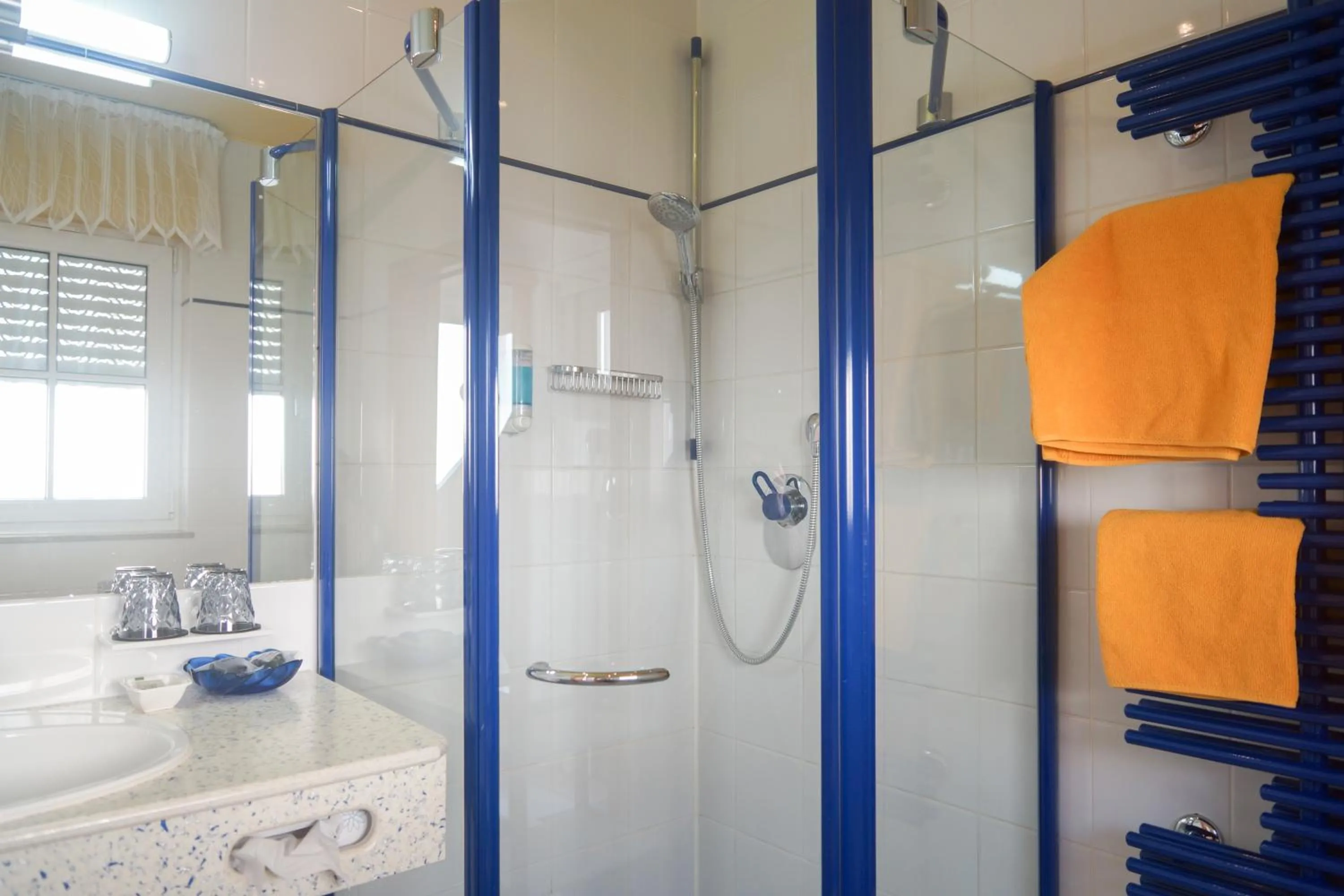 Shower in Hotel Garni in der Breite