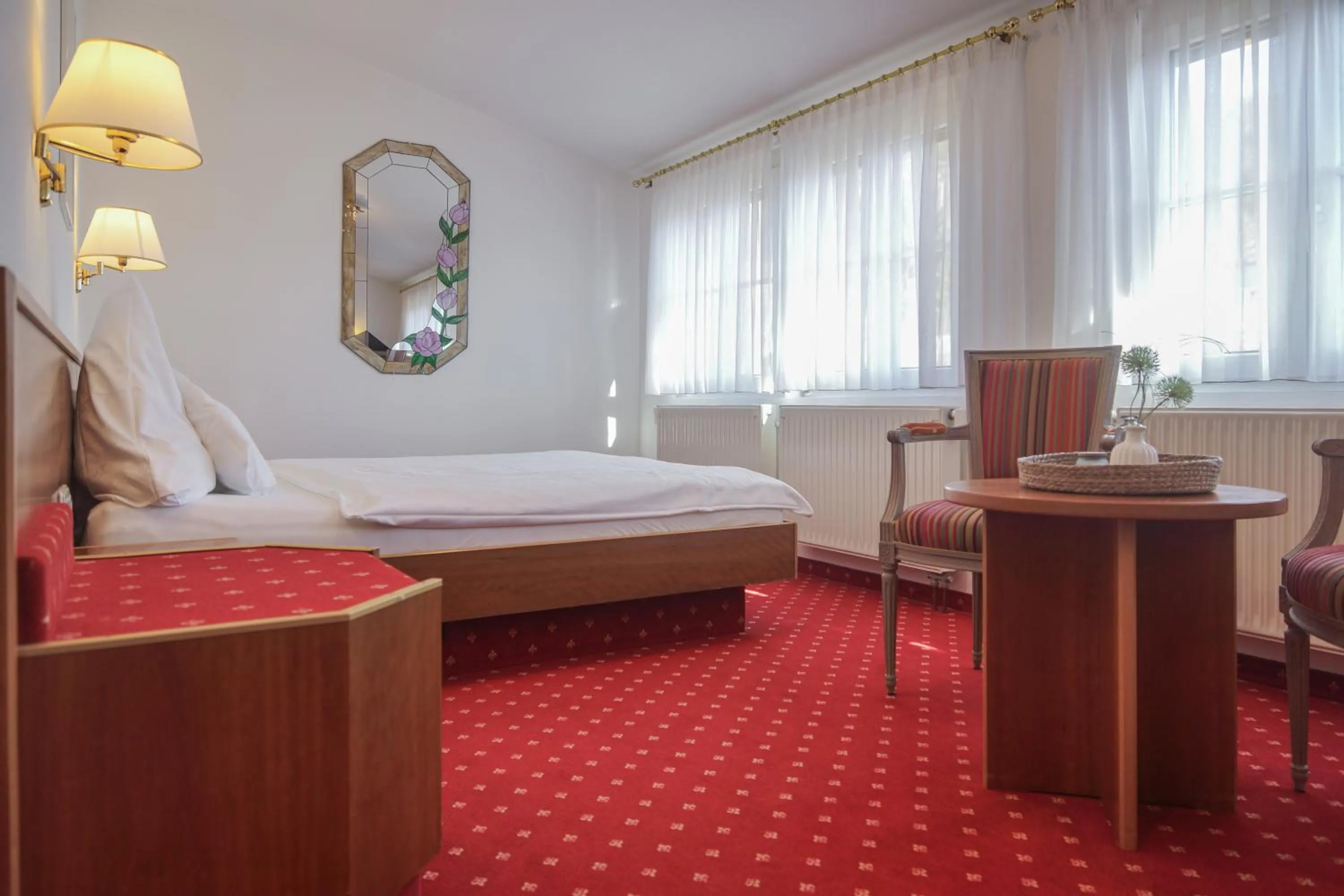 Bed in Hotel Garni in der Breite