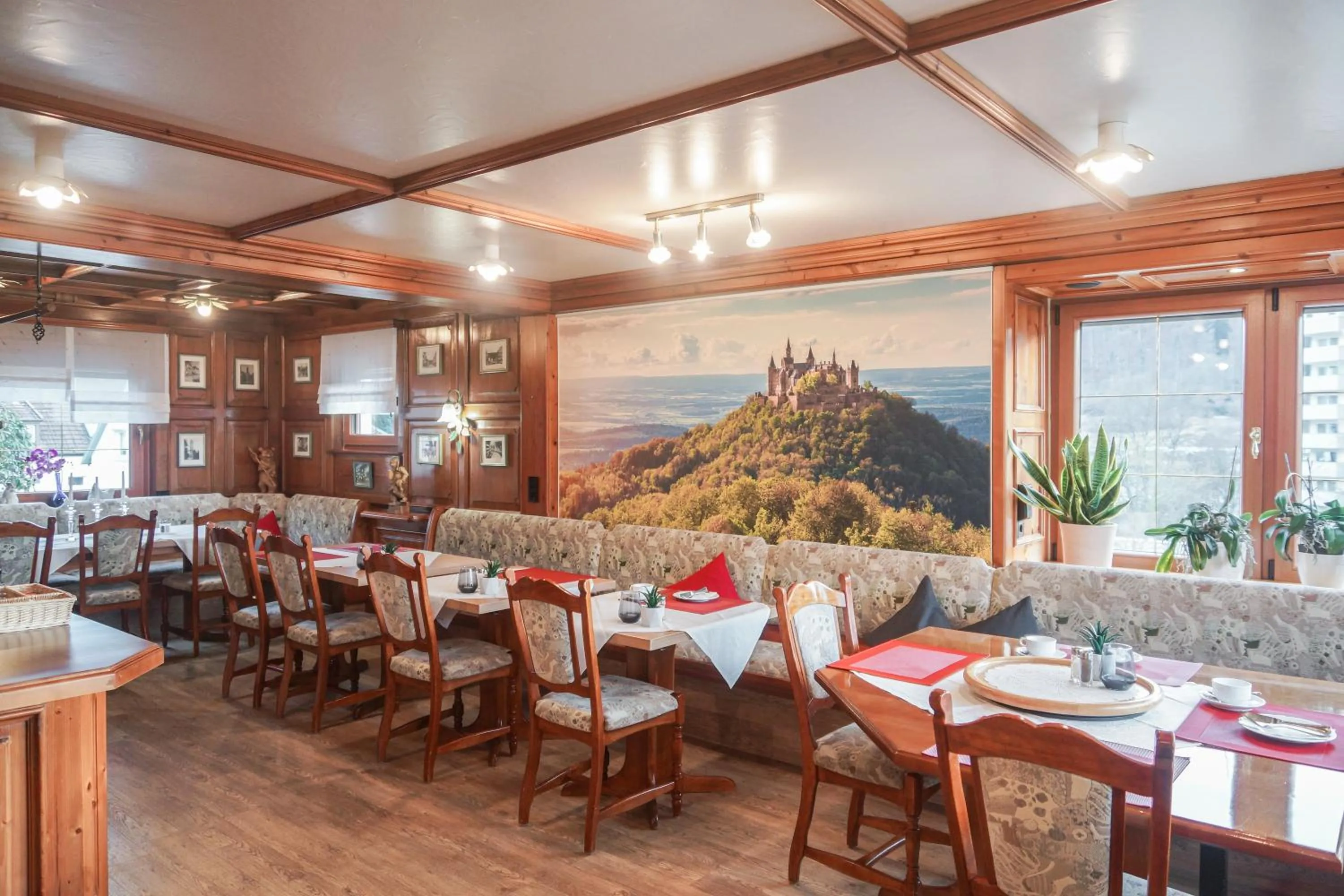 Restaurant/places to eat in Hotel Garni in der Breite