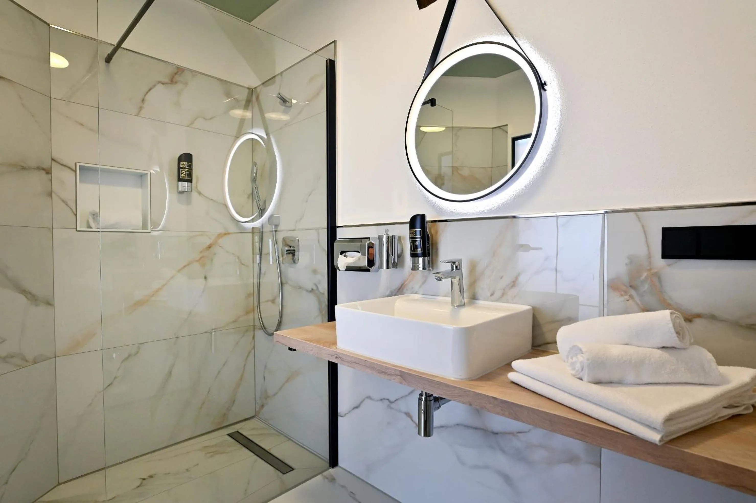 Shower in Hotel Zehnthof