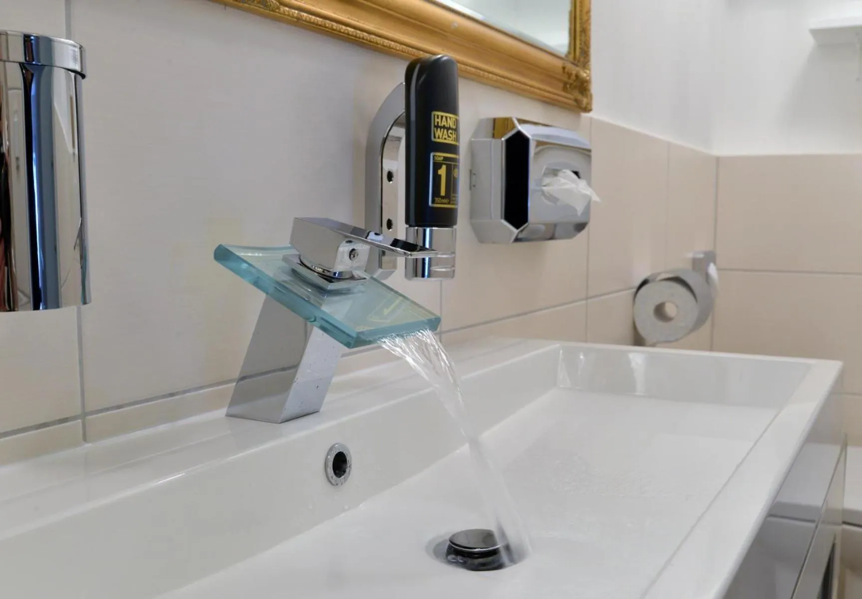 Bathroom in Hotel Zehnthof