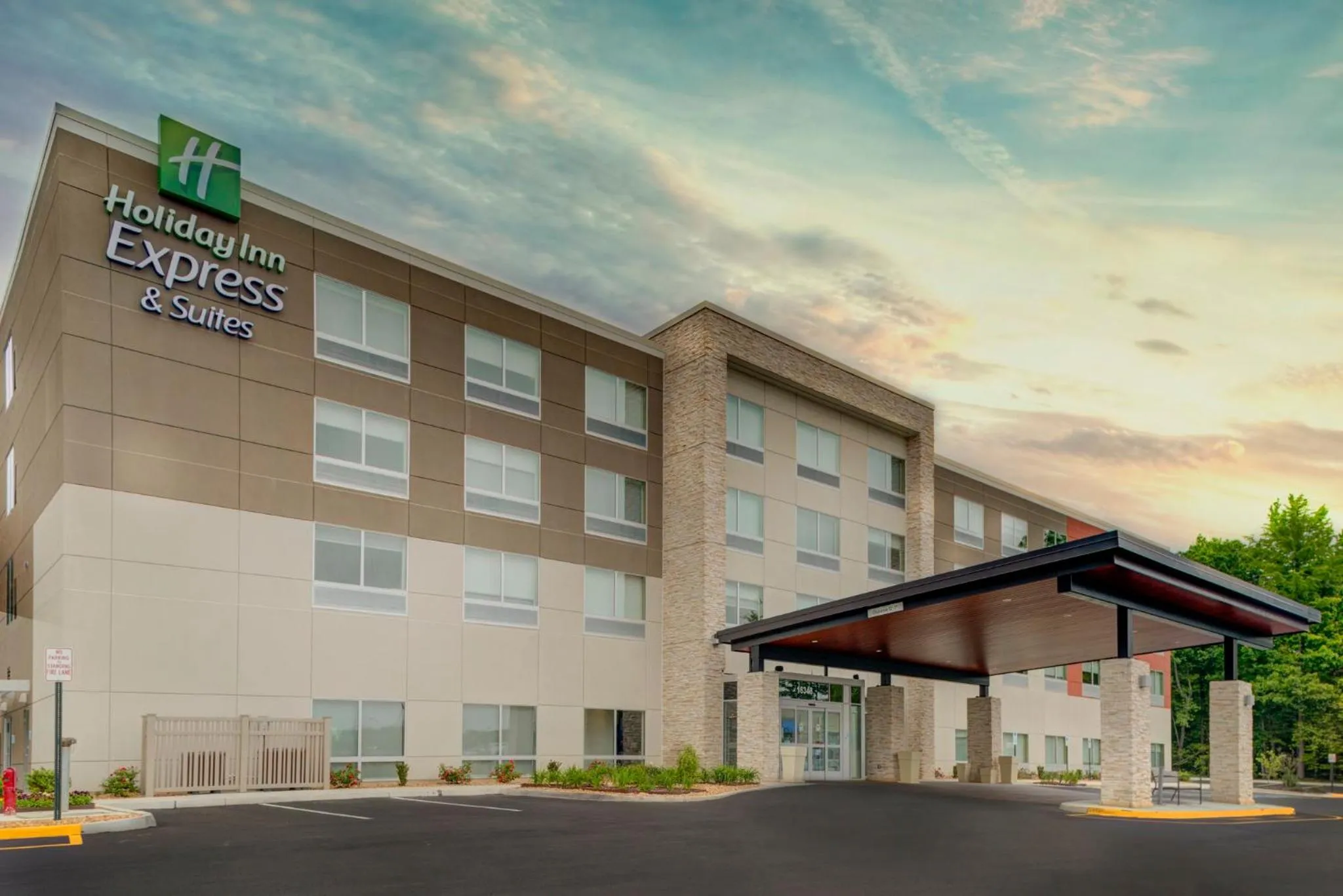 Property building in Holiday Inn Express & Suites - King George - Dahlgren by IHG