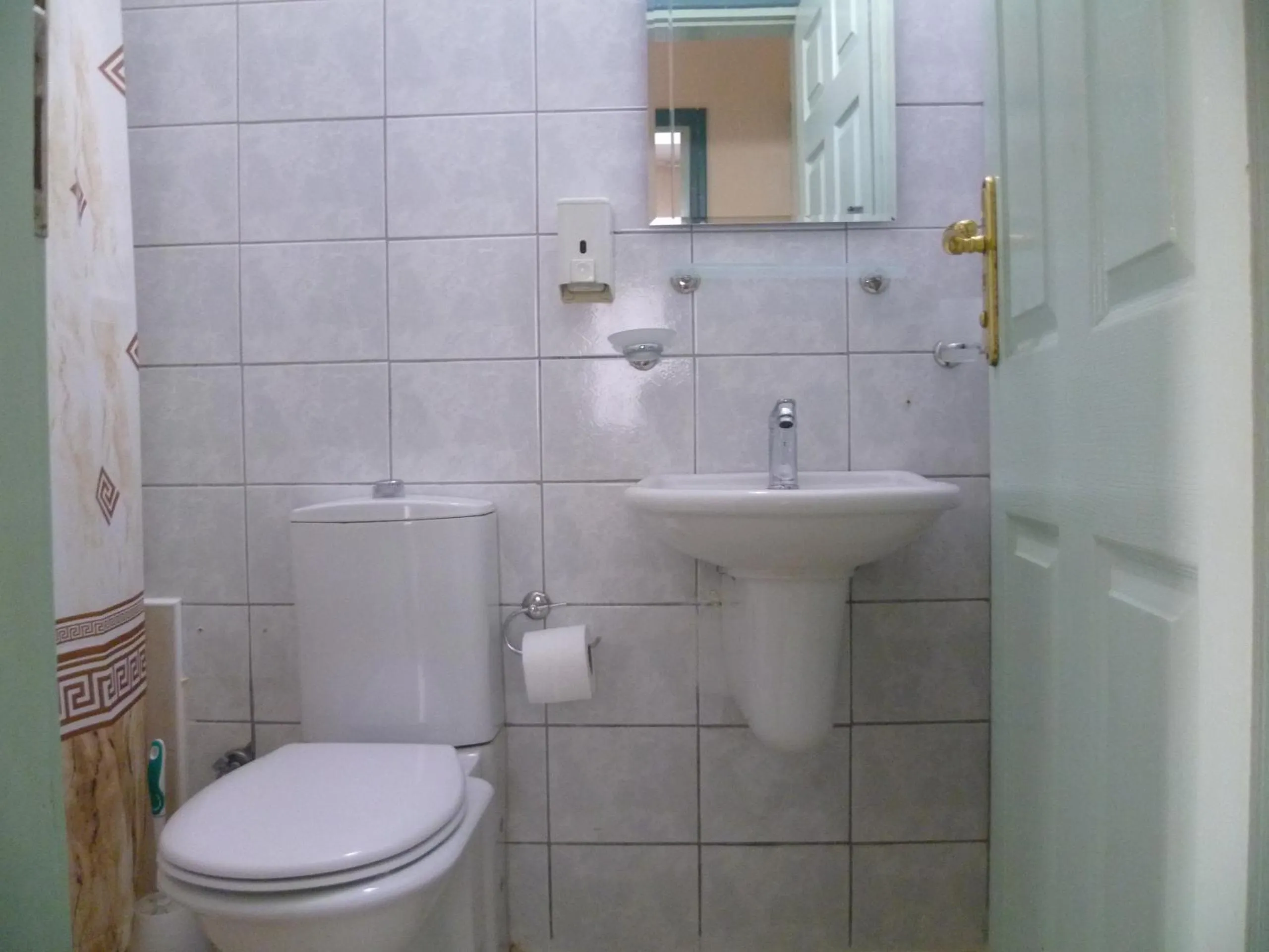 Toilet in Yakut Apart Hotel