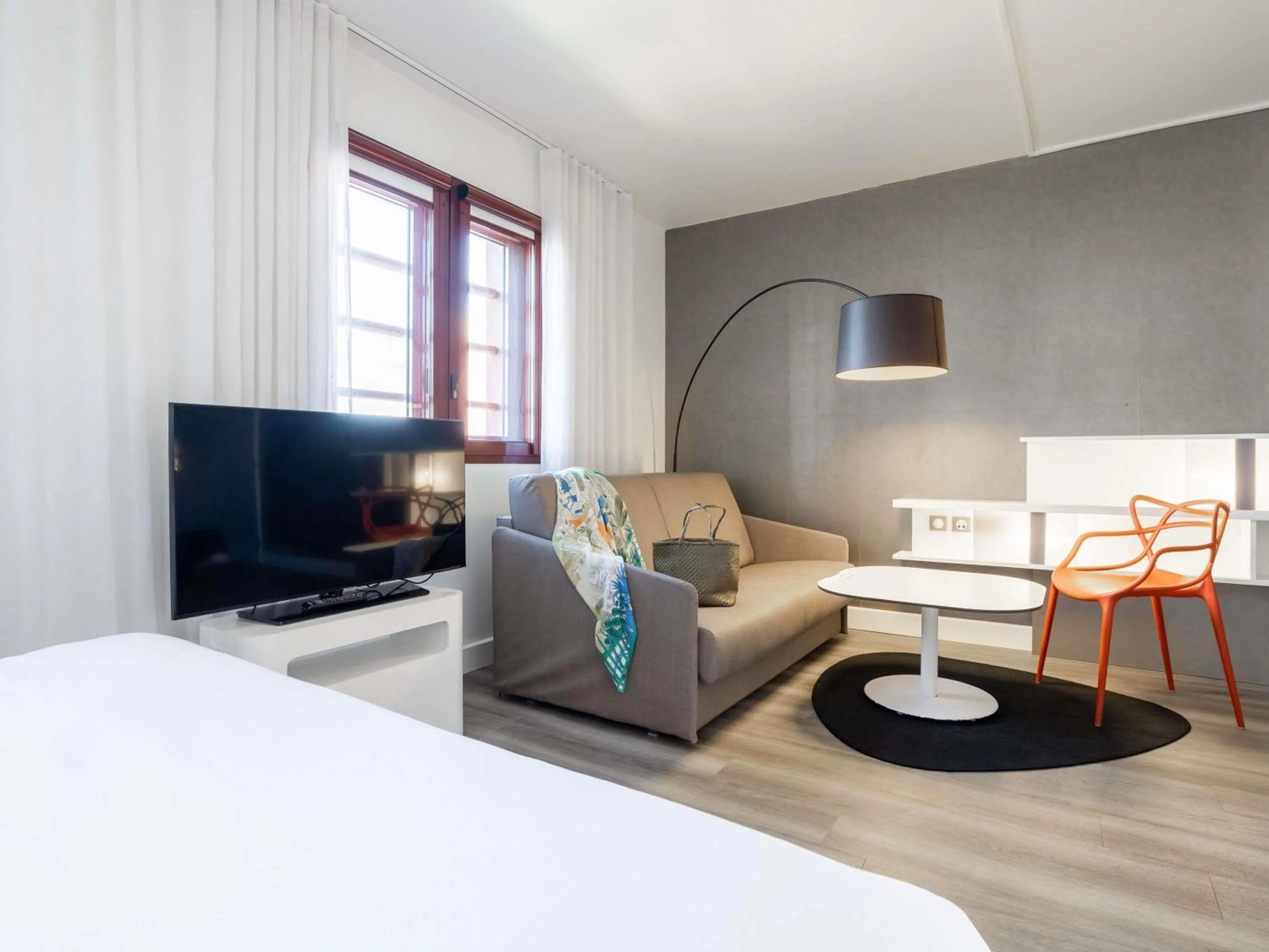 Bedroom, Bed in Novotel Suites Perpignan Centre - Grandes Suites & Confort Centre-Ville