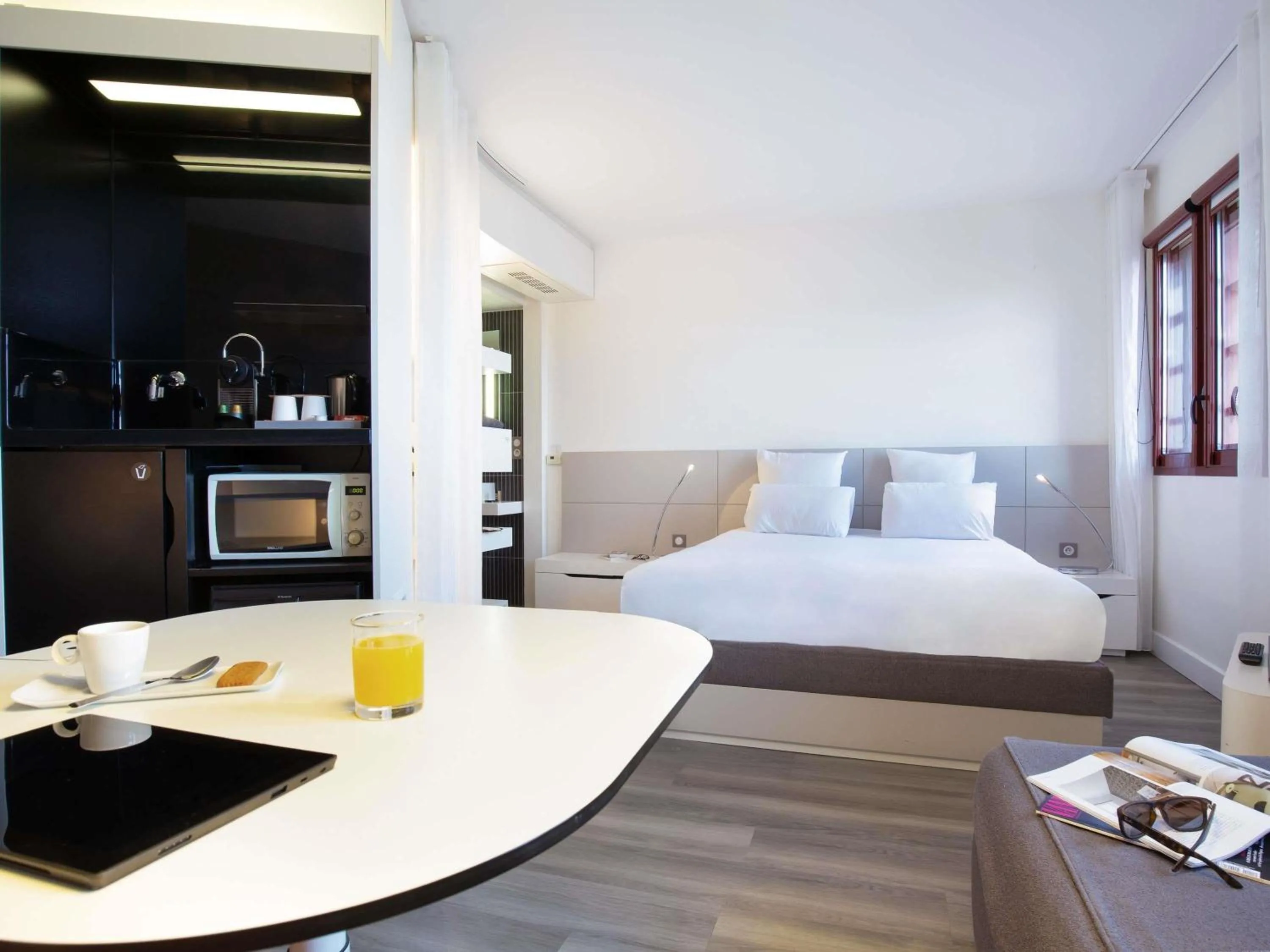 Bedroom, Bed in Novotel Suites Perpignan Centre - Grandes Suites & Confort Centre-Ville