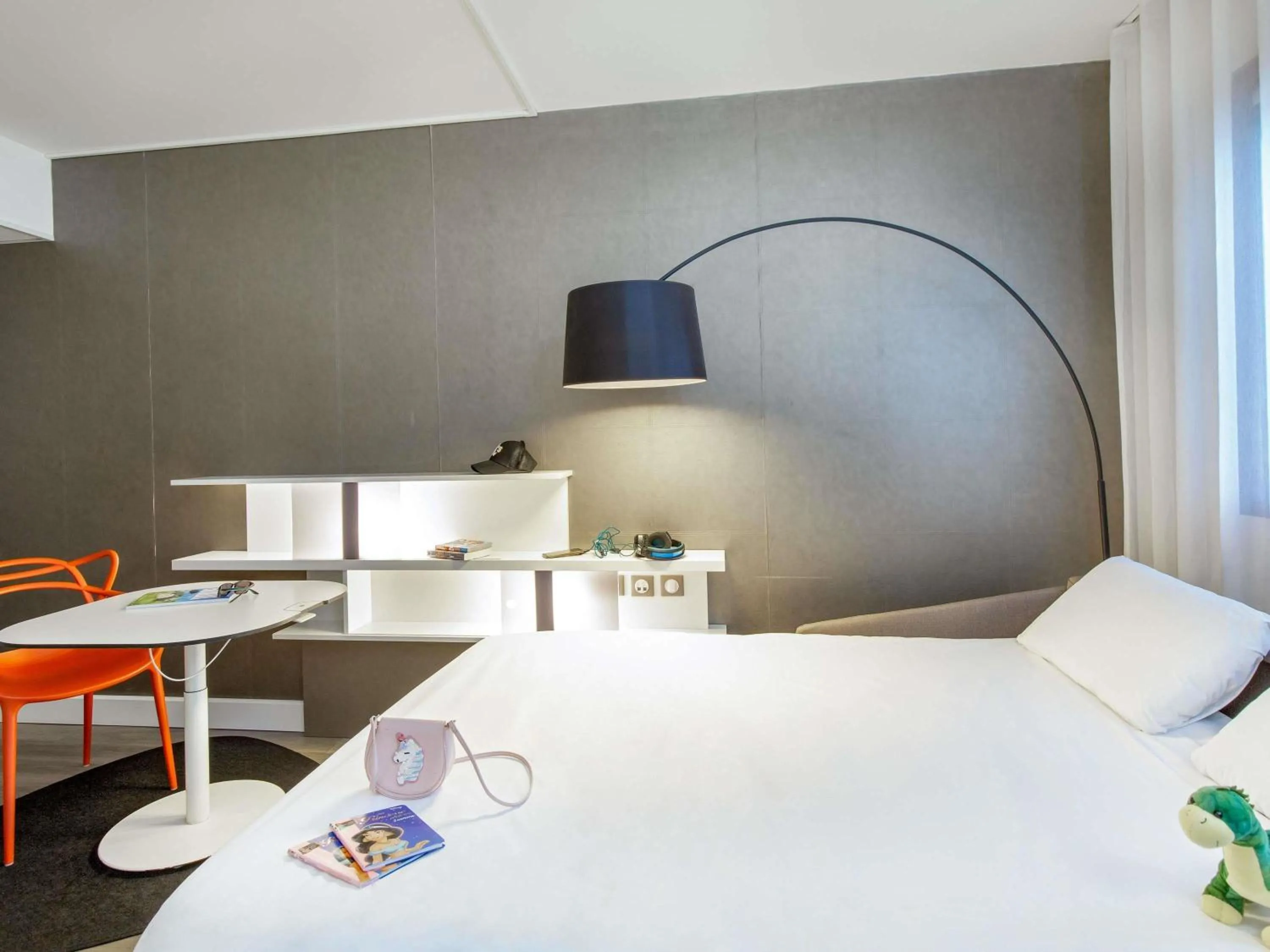 Bedroom, Bed in Novotel Suites Perpignan Centre - Grandes Suites & Confort Centre-Ville