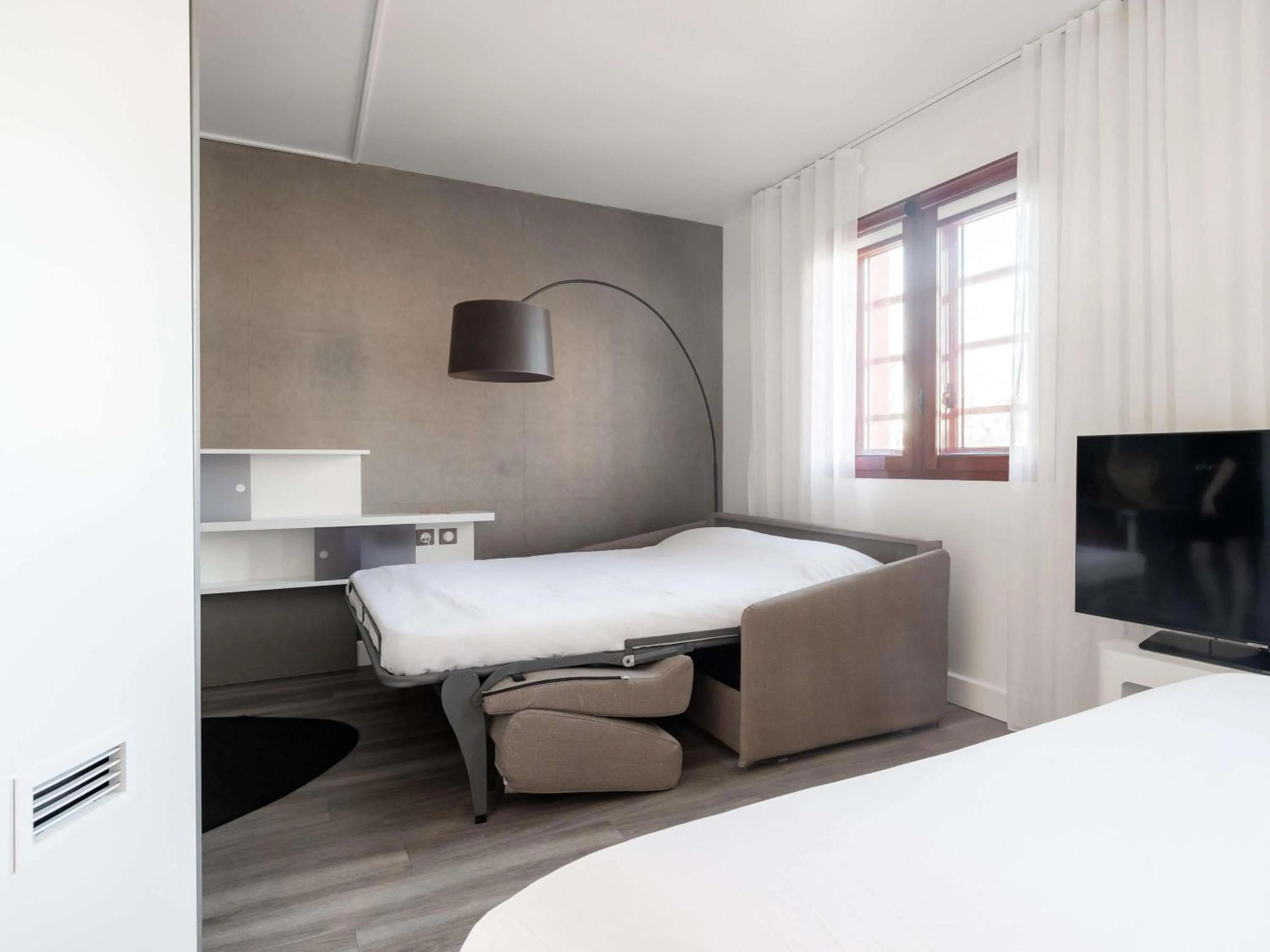 Bedroom, Bed in Novotel Suites Perpignan Centre - Grandes Suites & Confort Centre-Ville