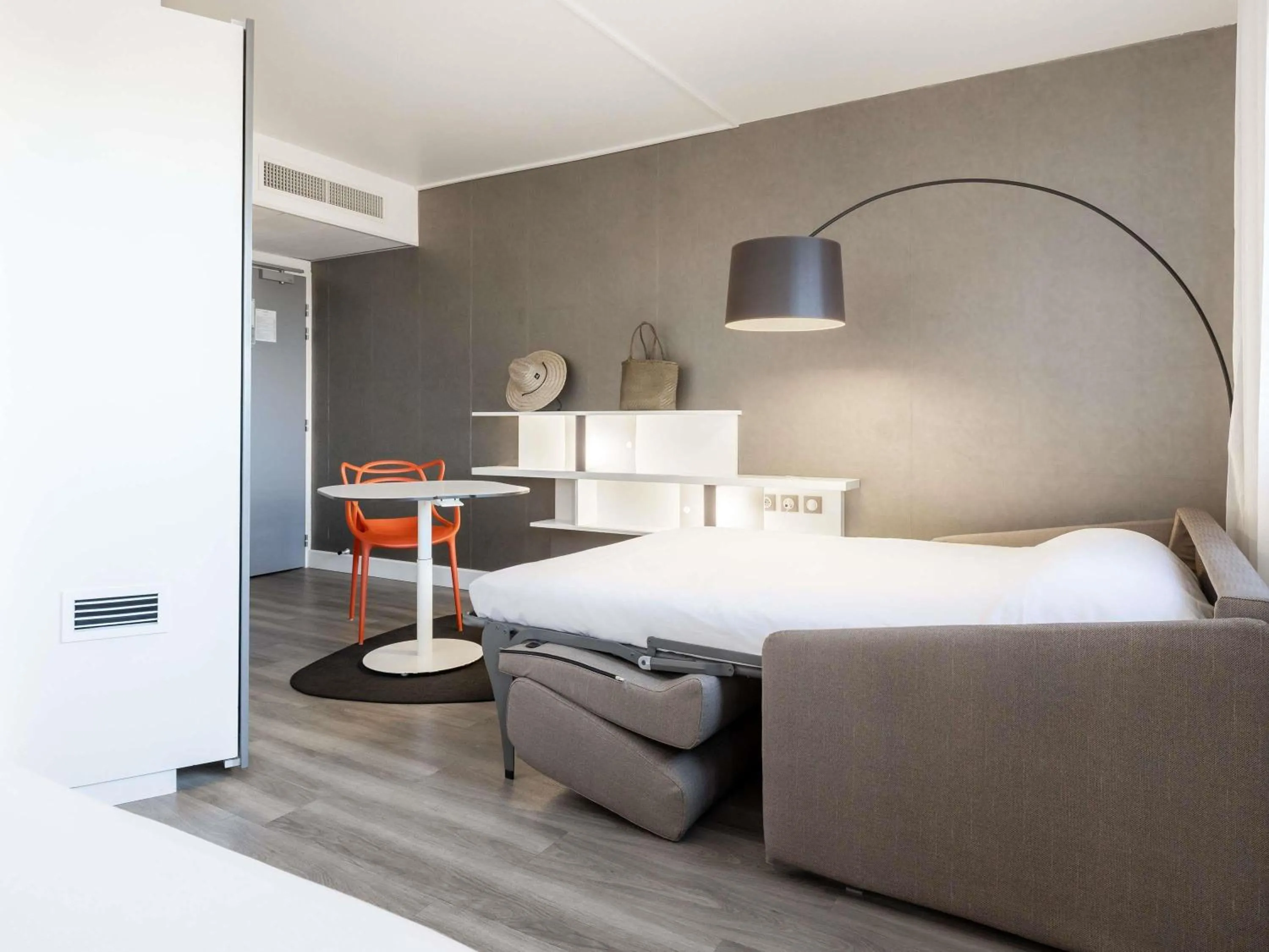Bedroom, Bed in Novotel Suites Perpignan Centre - Grandes Suites & Confort Centre-Ville