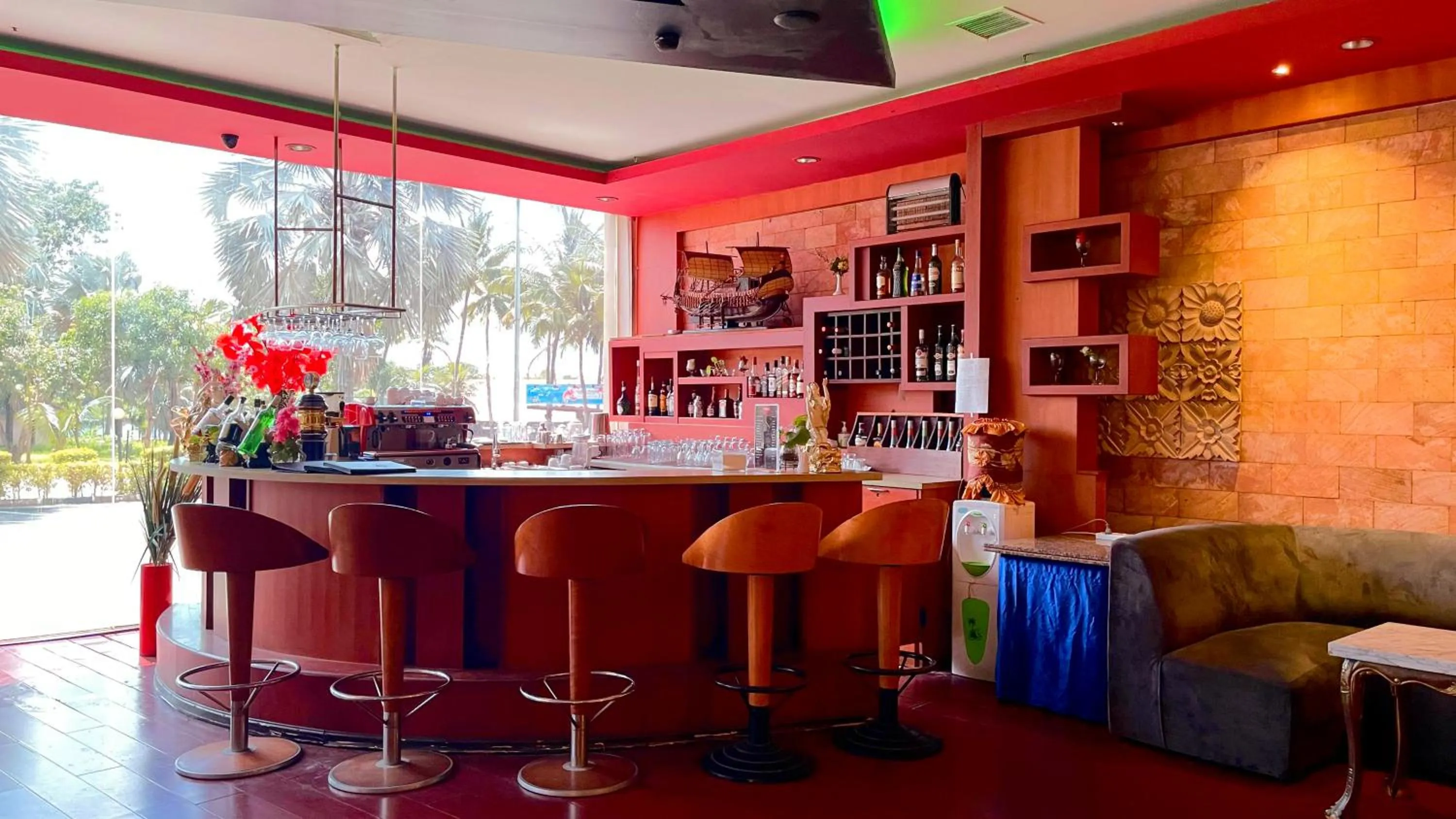 Lounge or bar in Golden View Hotel