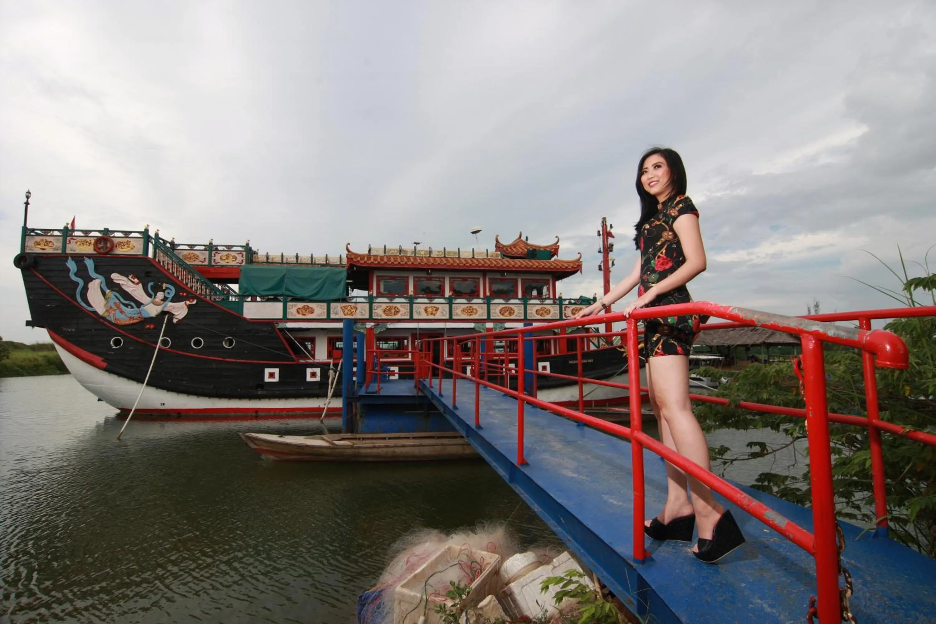 Area and facilities in Golden View Hotel