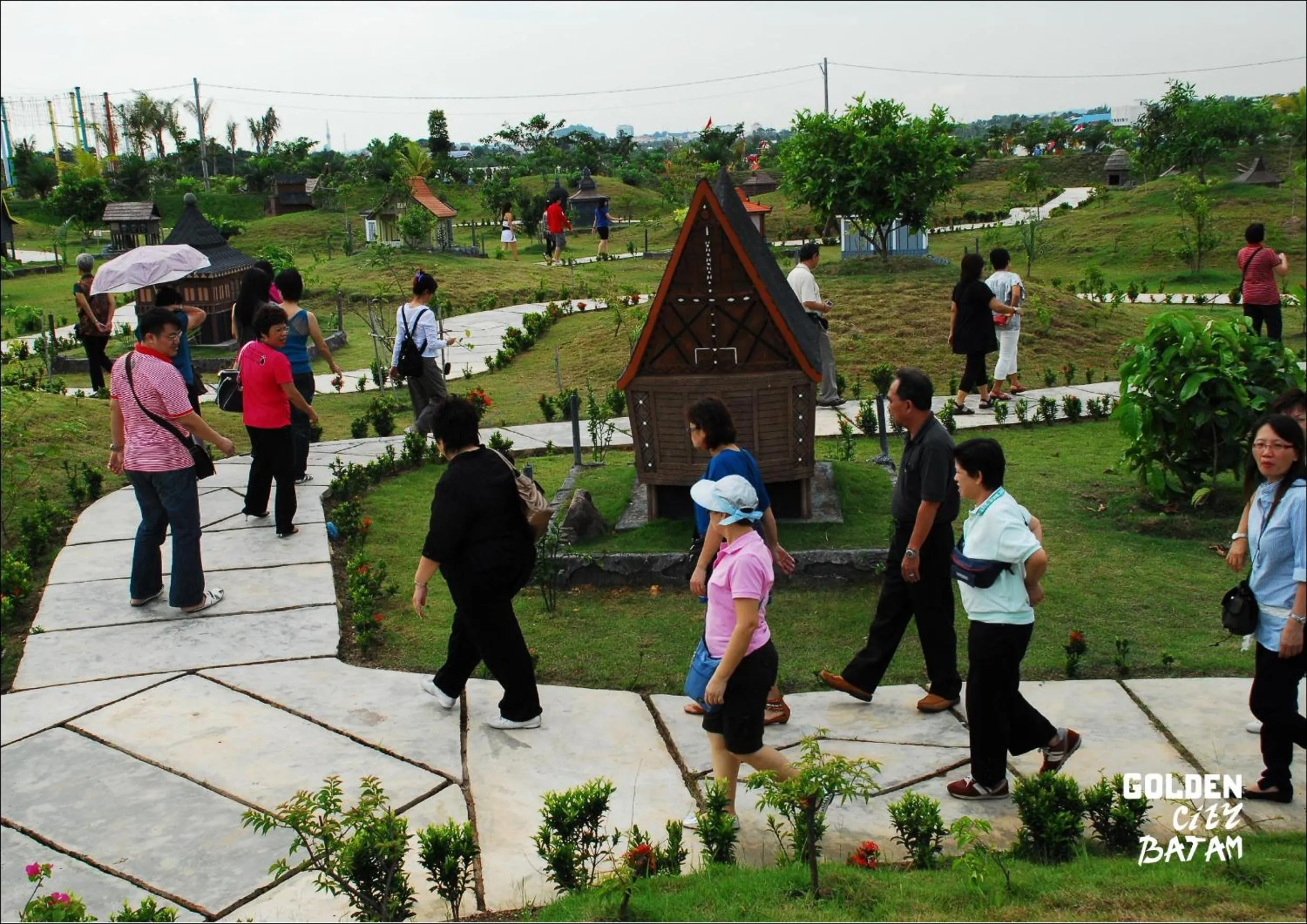 Garden in Golden View Hotel
