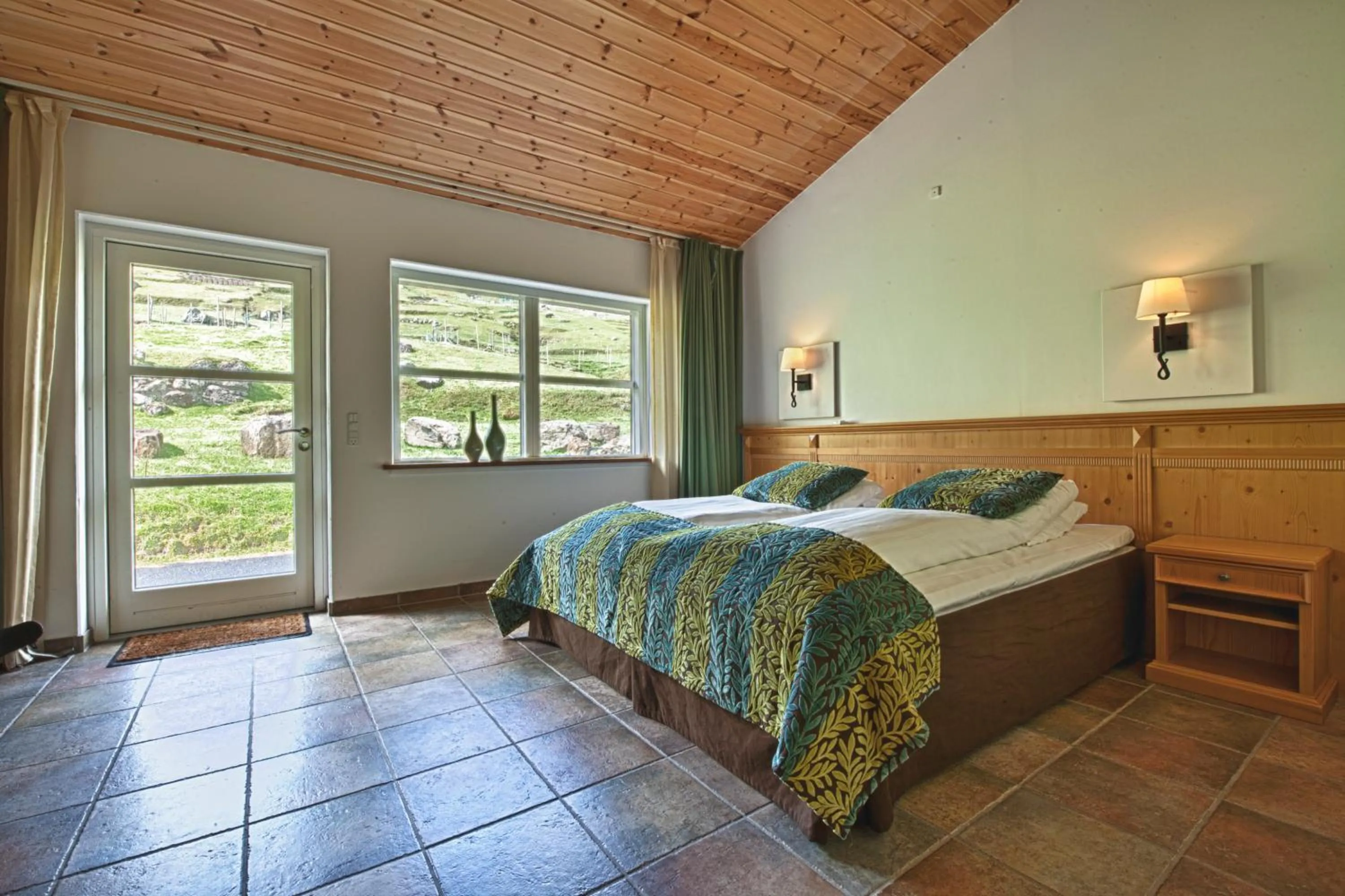 Day, Bed in Gjaargardur Guesthouse Gjogv