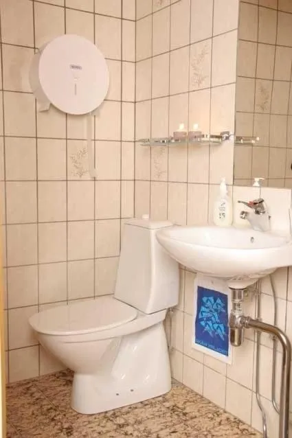 Bathroom in Gjaargardur Guesthouse Gjogv