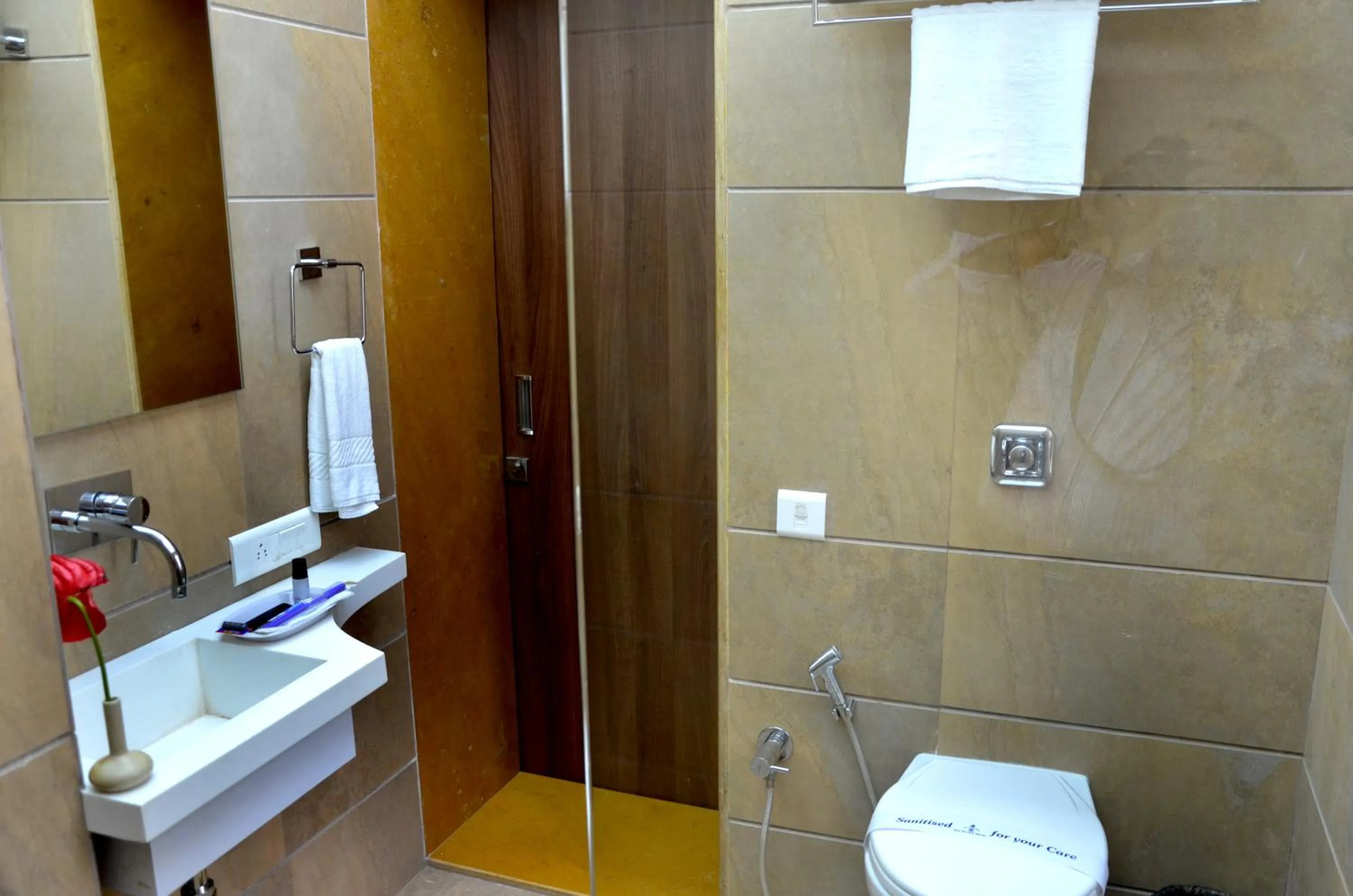 Bathroom in Sea Palace Hotel - near Gateway of India