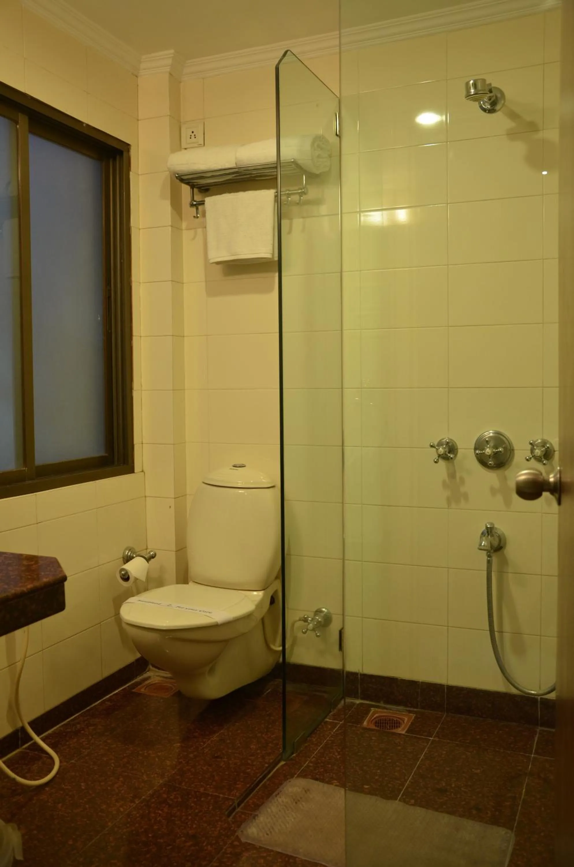 Bathroom in Sea Palace Hotel - near Gateway of India