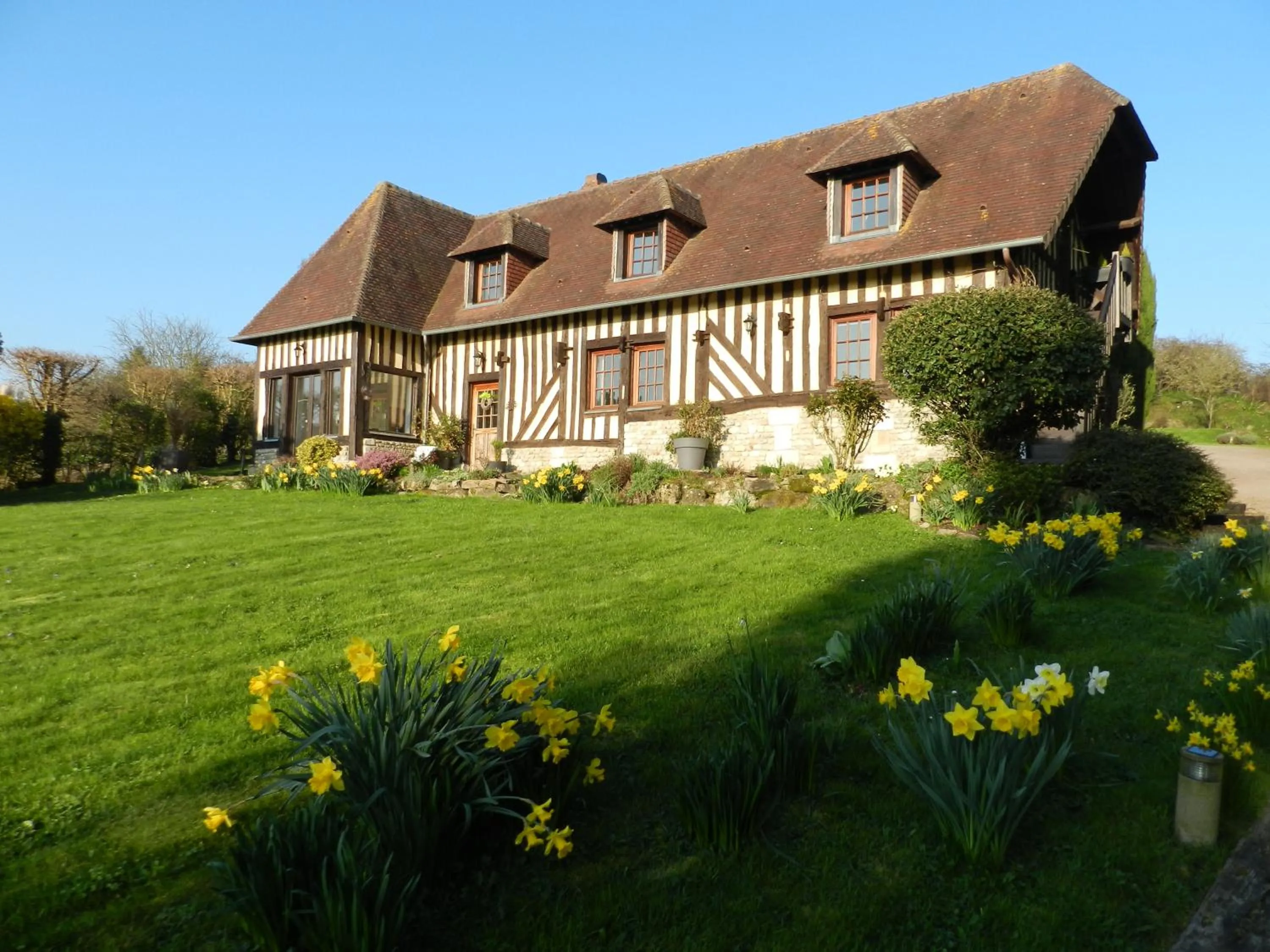 Property building in Le Pressoir