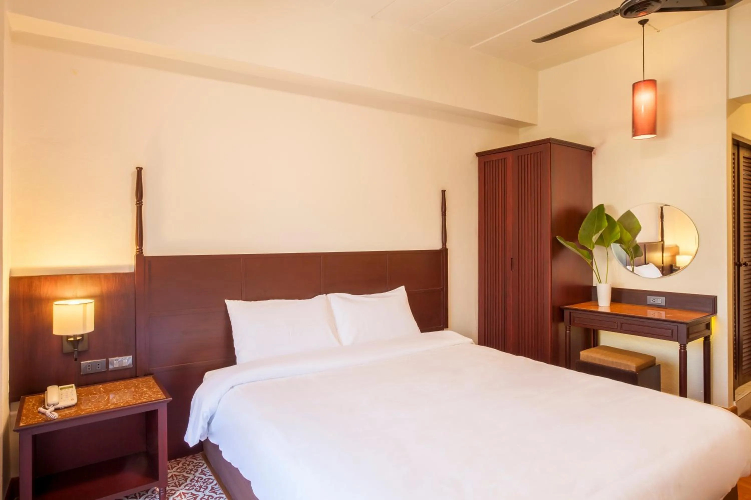 Bed in RCN Court & Inn