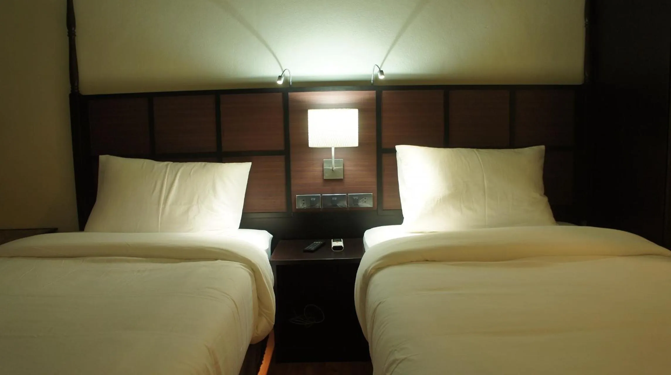 Bed in RCN Court & Inn