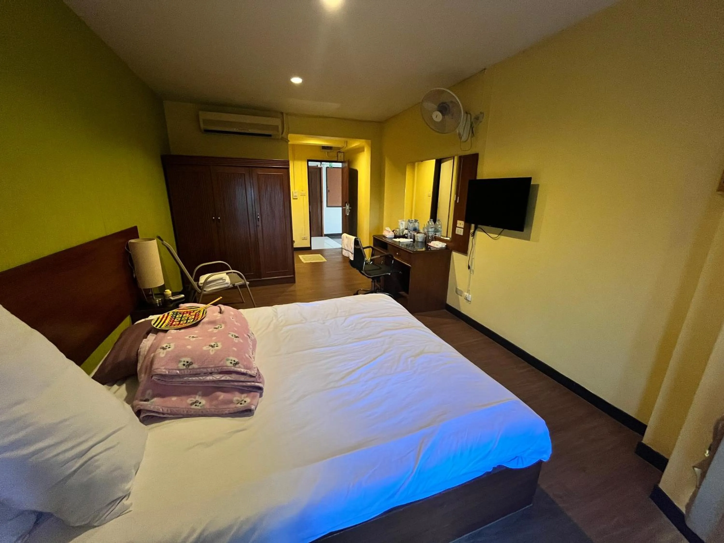 Bed in RCN Court & Inn