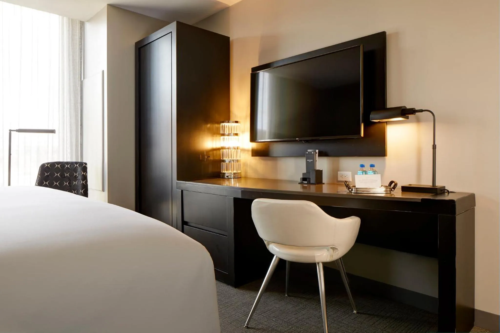 Photo of the whole room, Bed in Archer Hotel Boston/Burlington