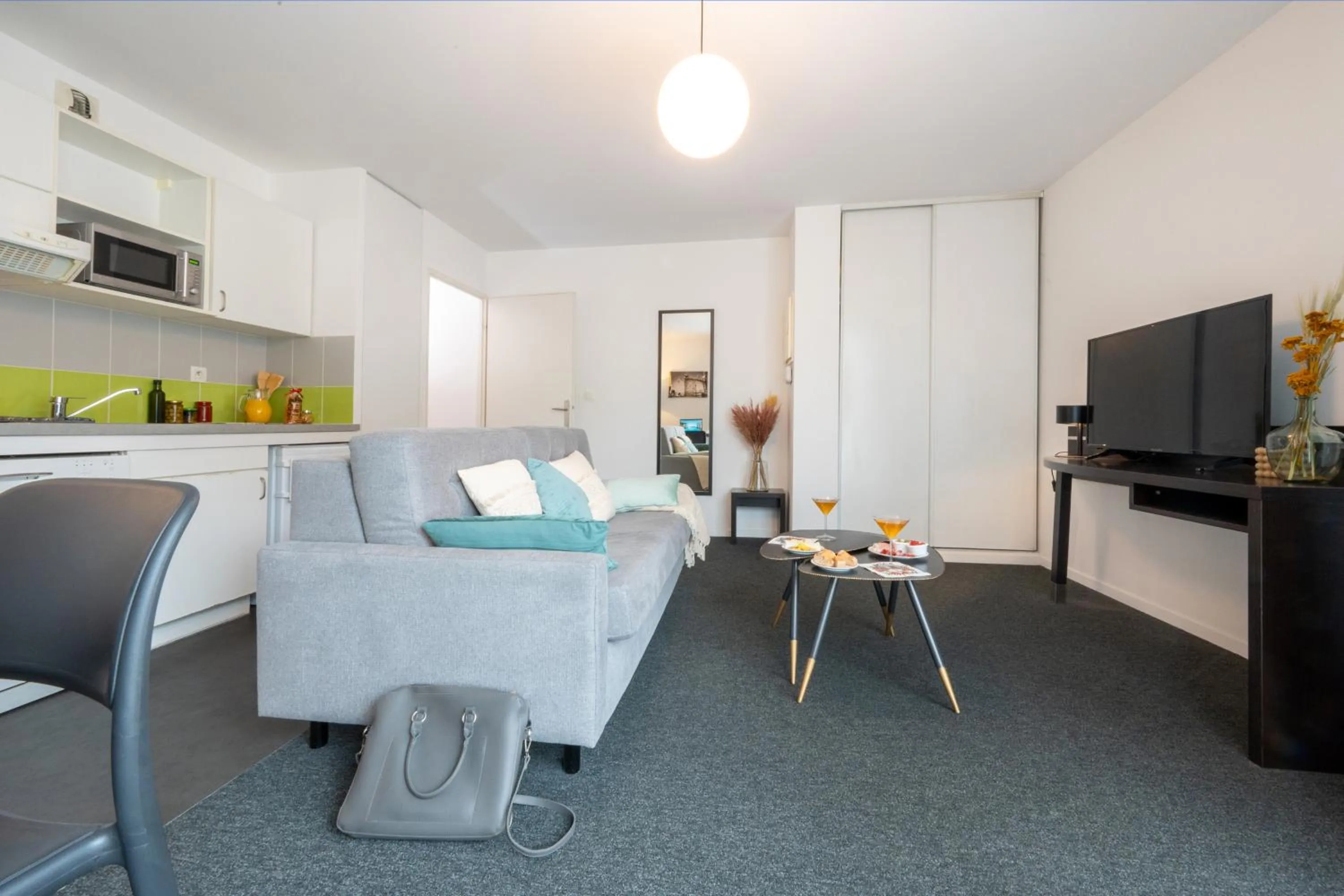 Seating area in Nemea Appart Hotel Home Suite Nancy Centre