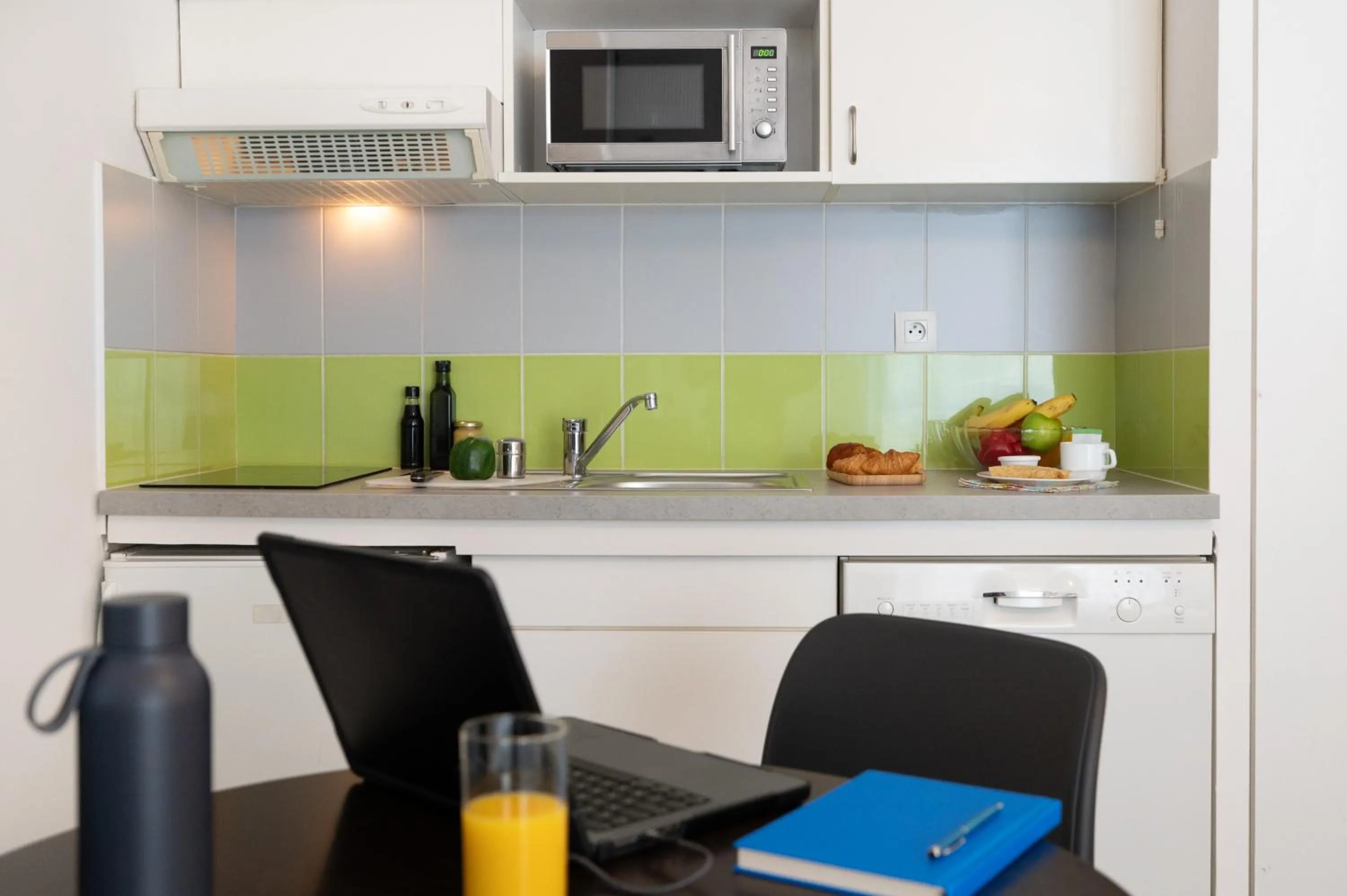 Kitchen or kitchenette in Nemea Appart Hotel Home Suite Nancy Centre