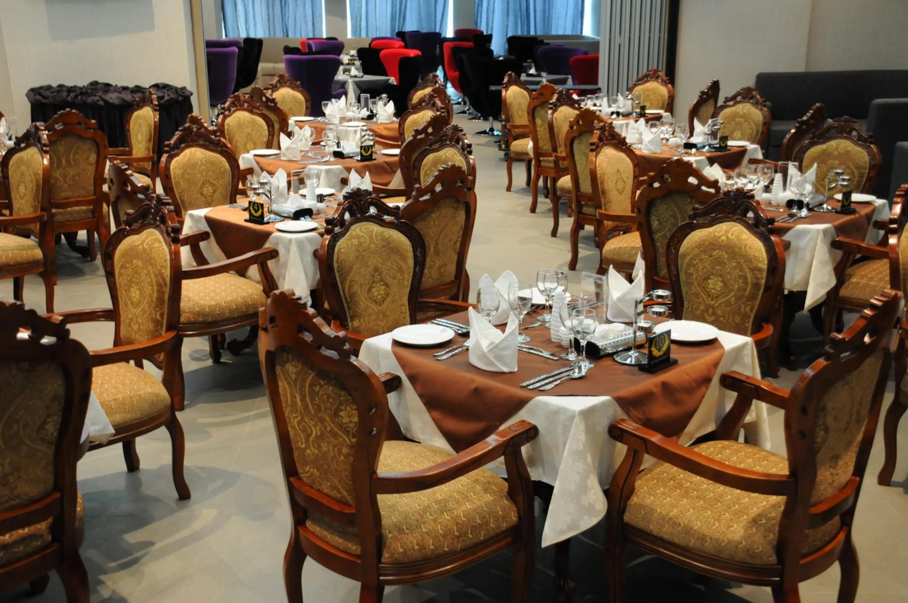 Alcoholic drinks in Frsan Palace Hotel