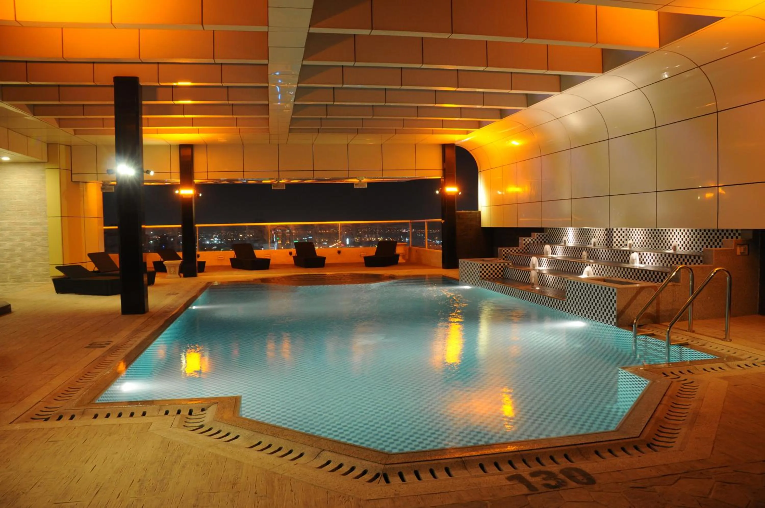 Swimming pool in Frsan Palace Hotel