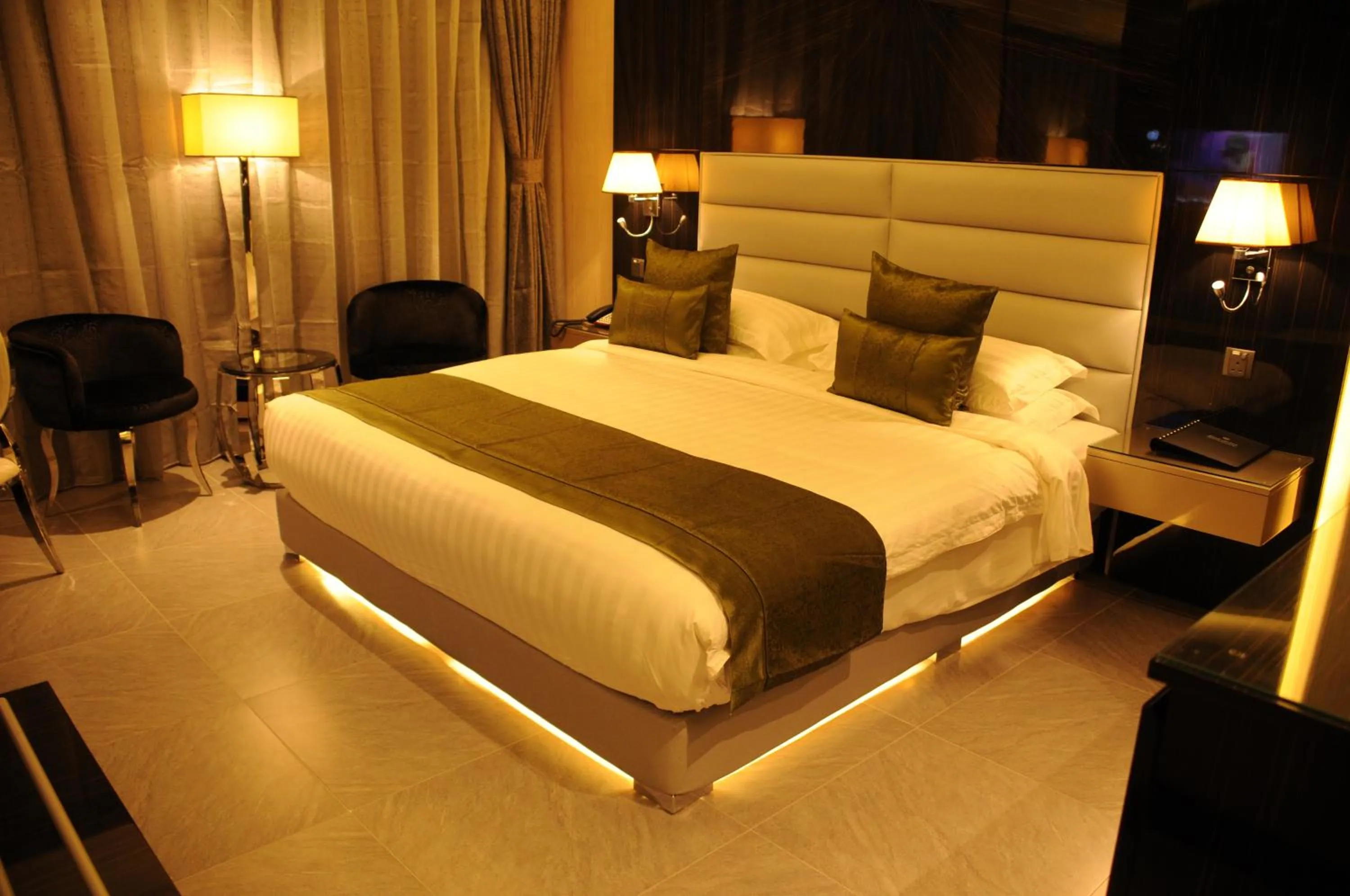 Photo of the whole room, Bed in Frsan Palace Hotel