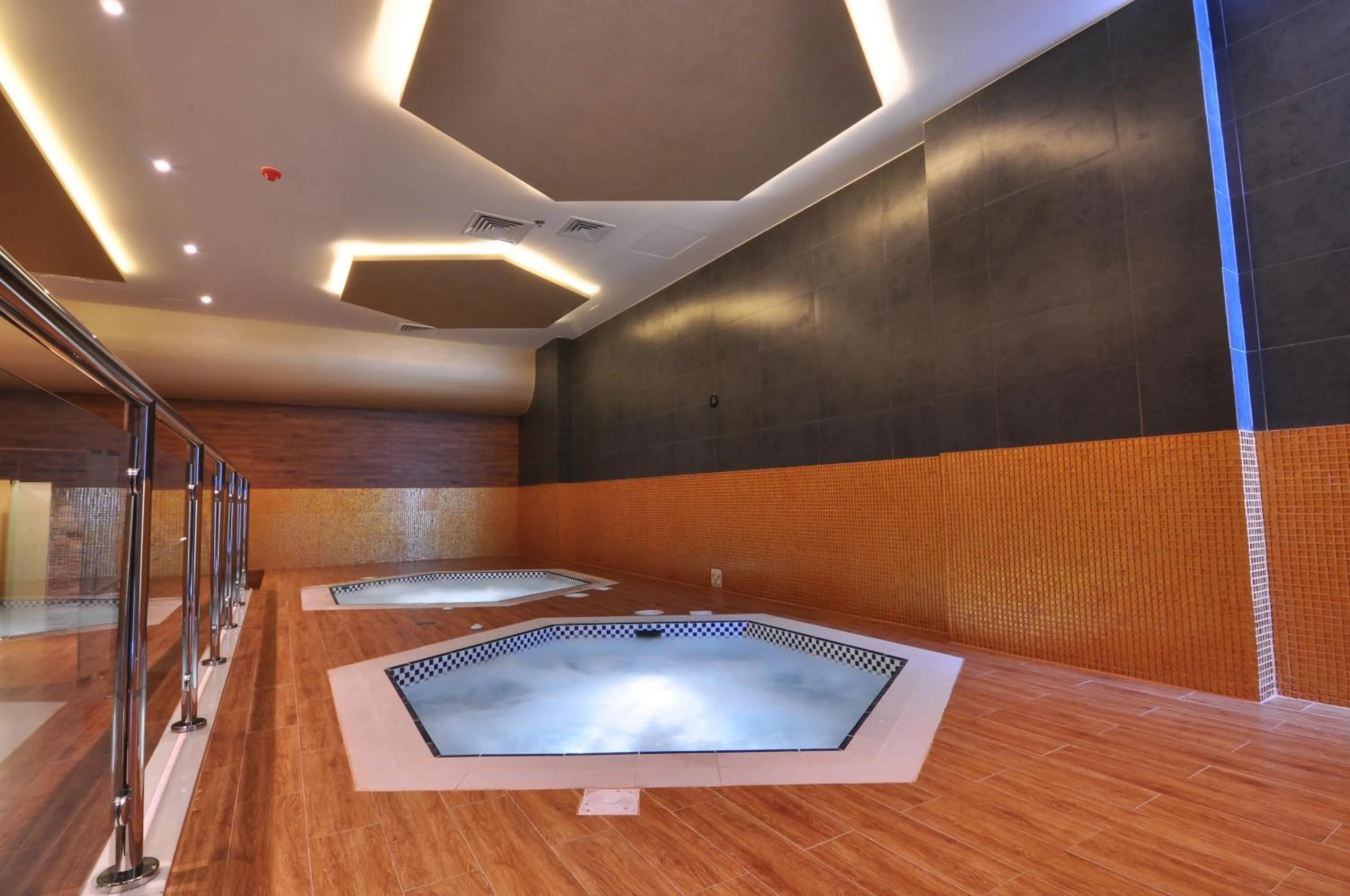 Swimming pool in Frsan Palace Hotel