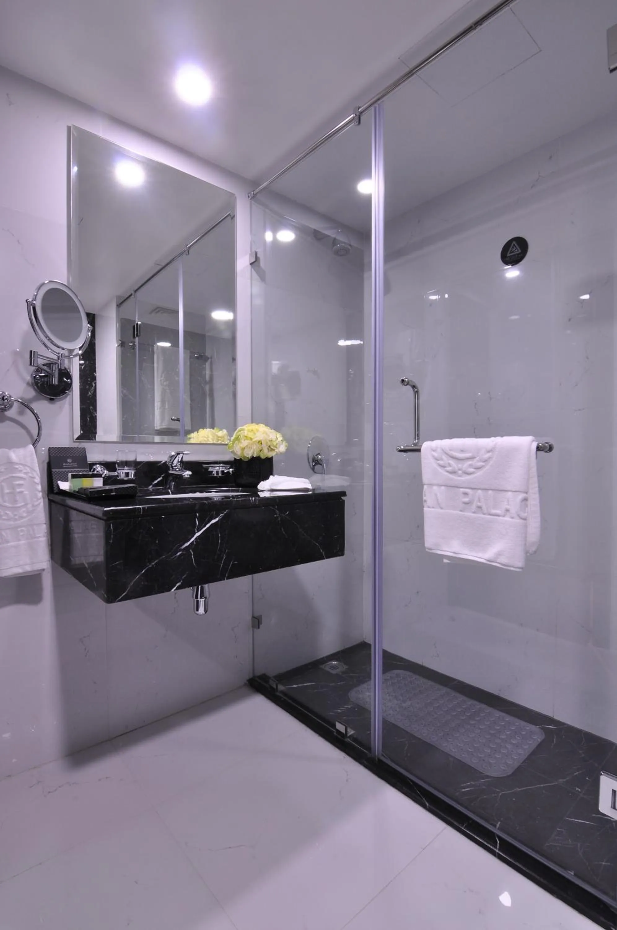 Bathroom in Frsan Palace Hotel