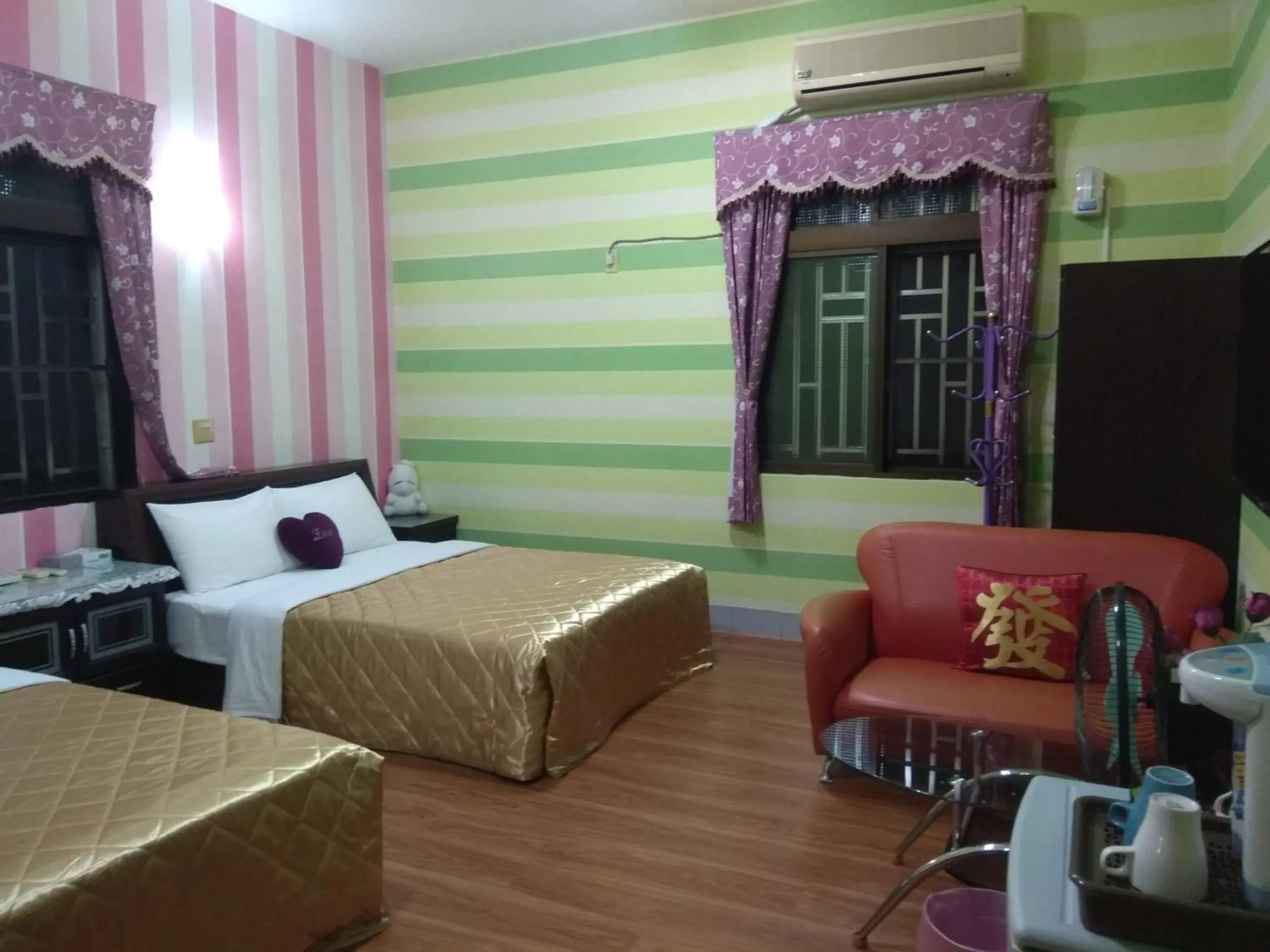 Standard Queen Room with Two Queen Beds in Reny Lake Warm Hostel Standard Queen Room with Two Queen Beds in Reny Lake Warm Hostel