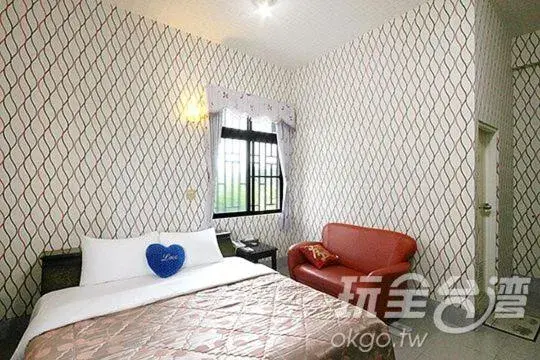 Double Room with Private Bathroom in Reny Lake Warm Hostel Double Room with Private Bathroom in Reny Lake Warm Hostel