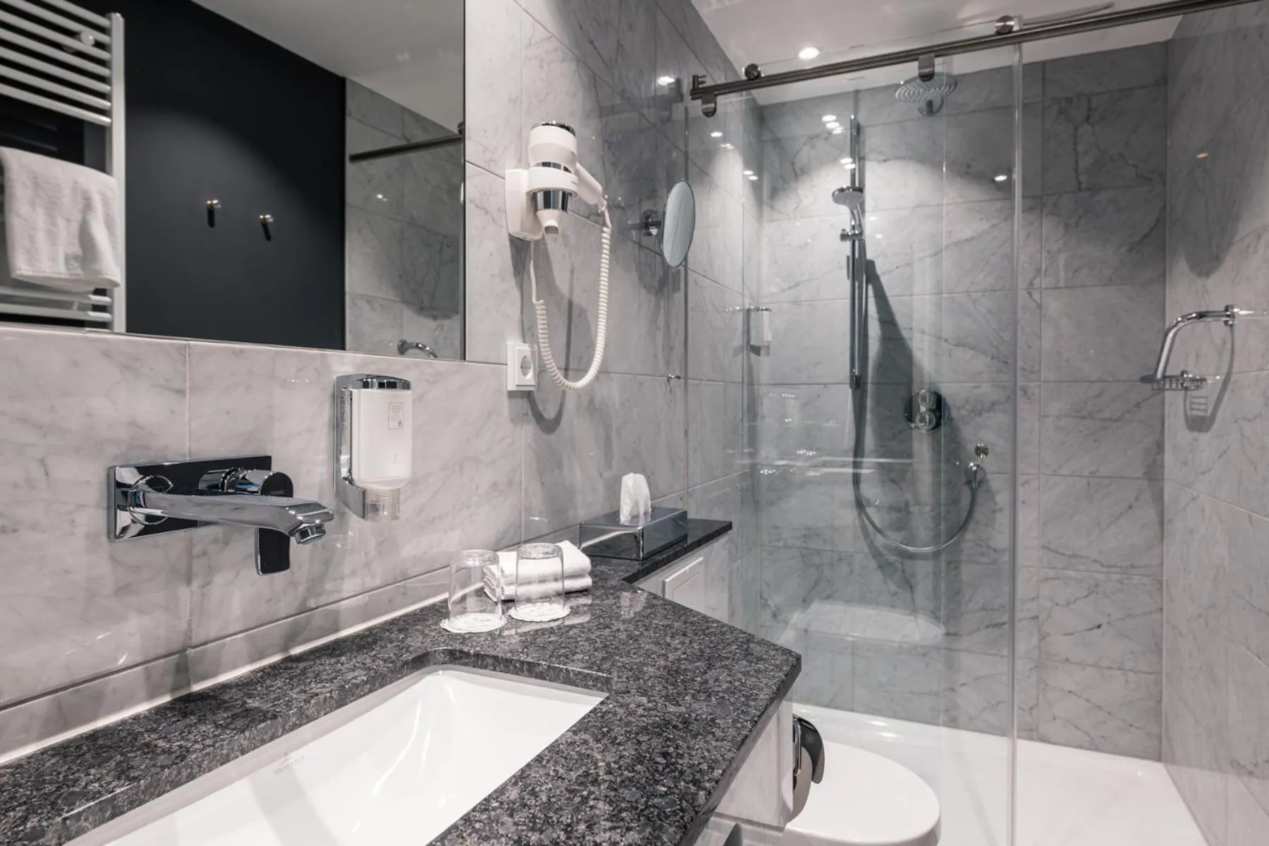 Bathroom in Niemeyers Romantik Posthotel