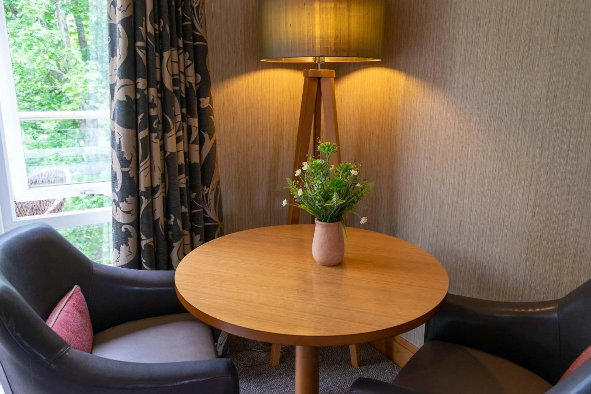 Seating area in Craigmhor Lodge & Courtyard