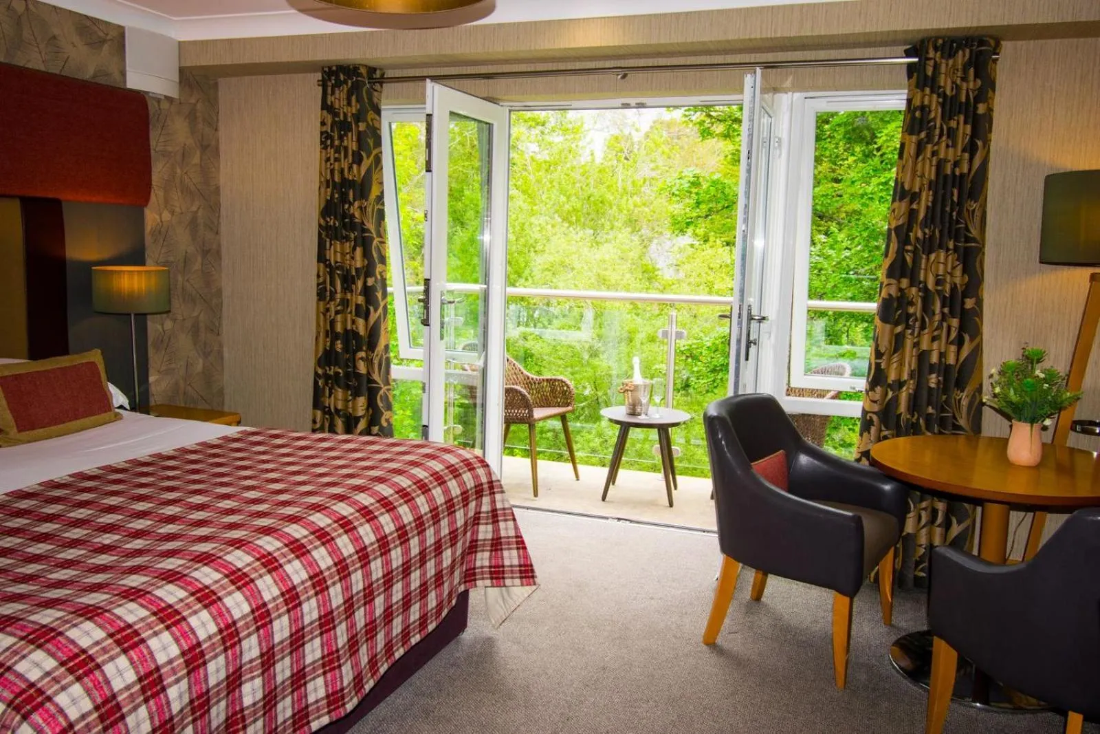 Bed in Craigmhor Lodge & Courtyard