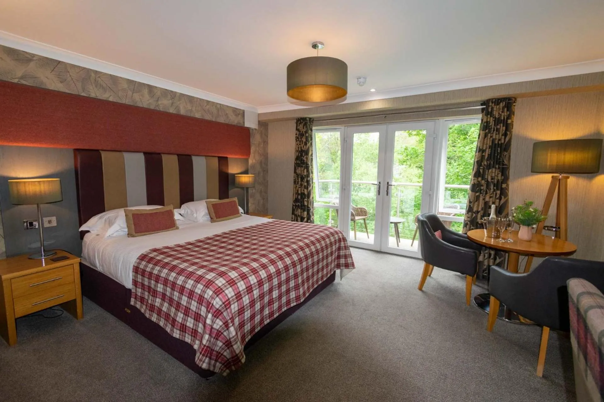 Bedroom, Bed in Craigmhor Lodge & Courtyard
