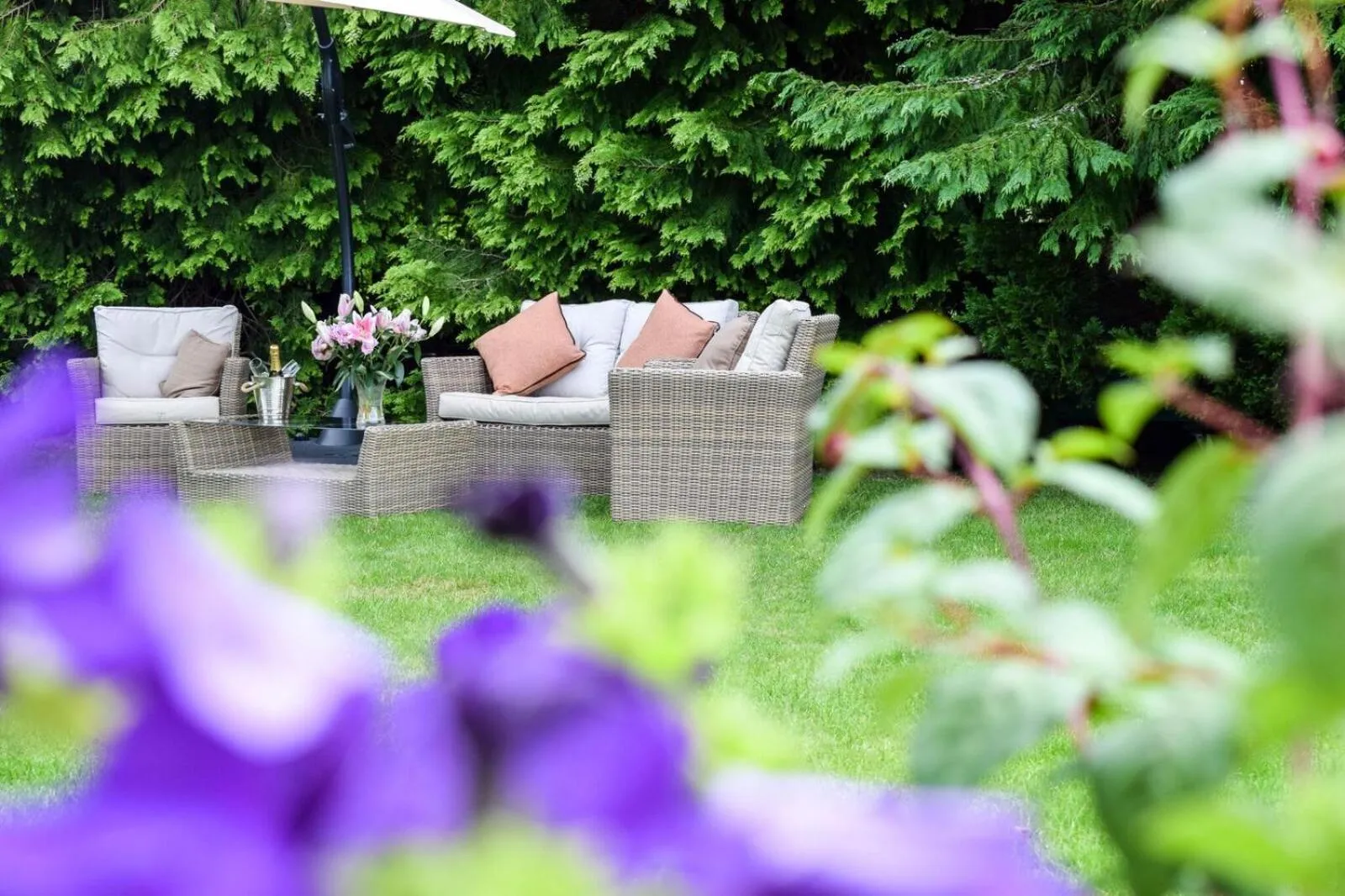 Garden in Craigmhor Lodge & Courtyard