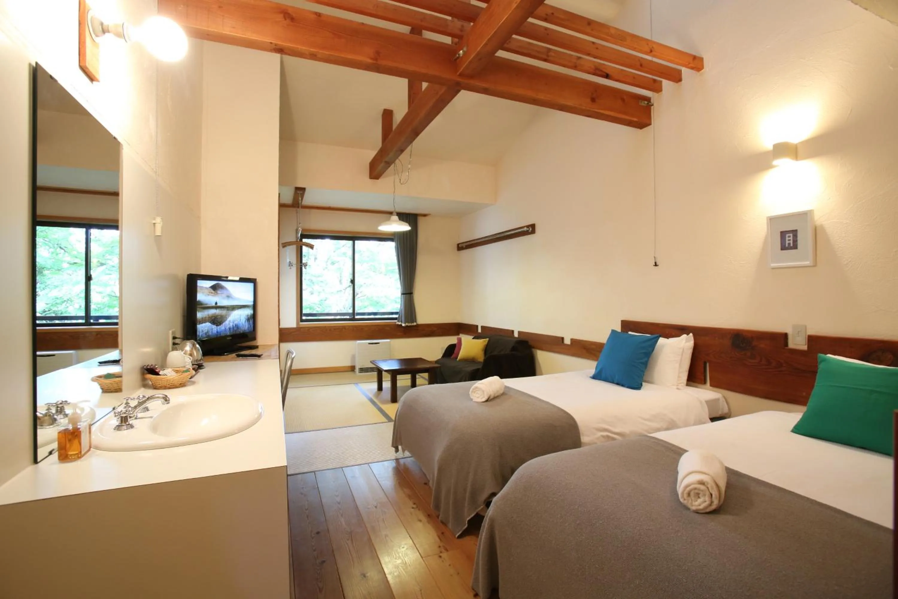 Photo of the whole room in Momiji