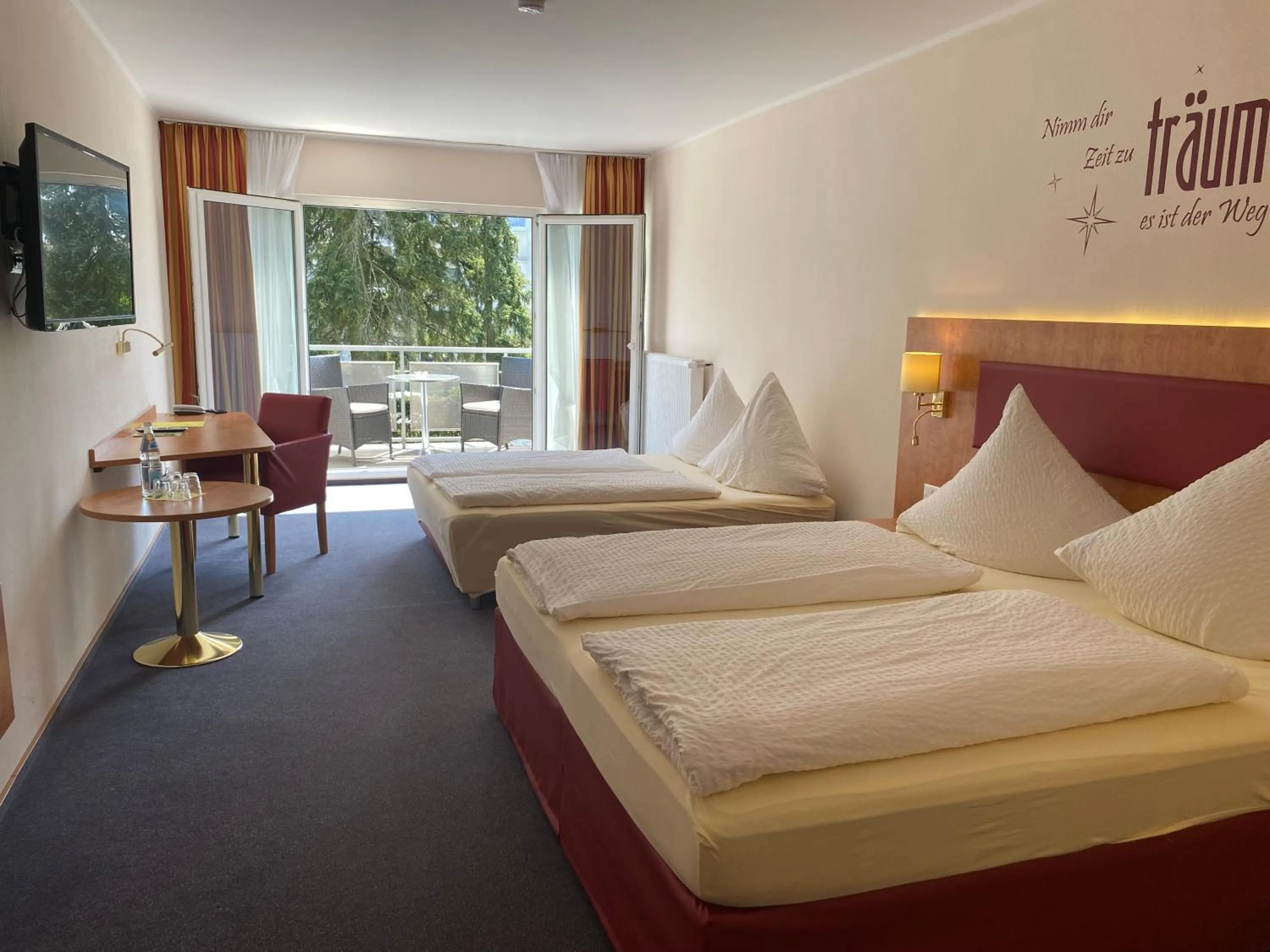 Photo of the whole room, Bed in Hotel Häfner