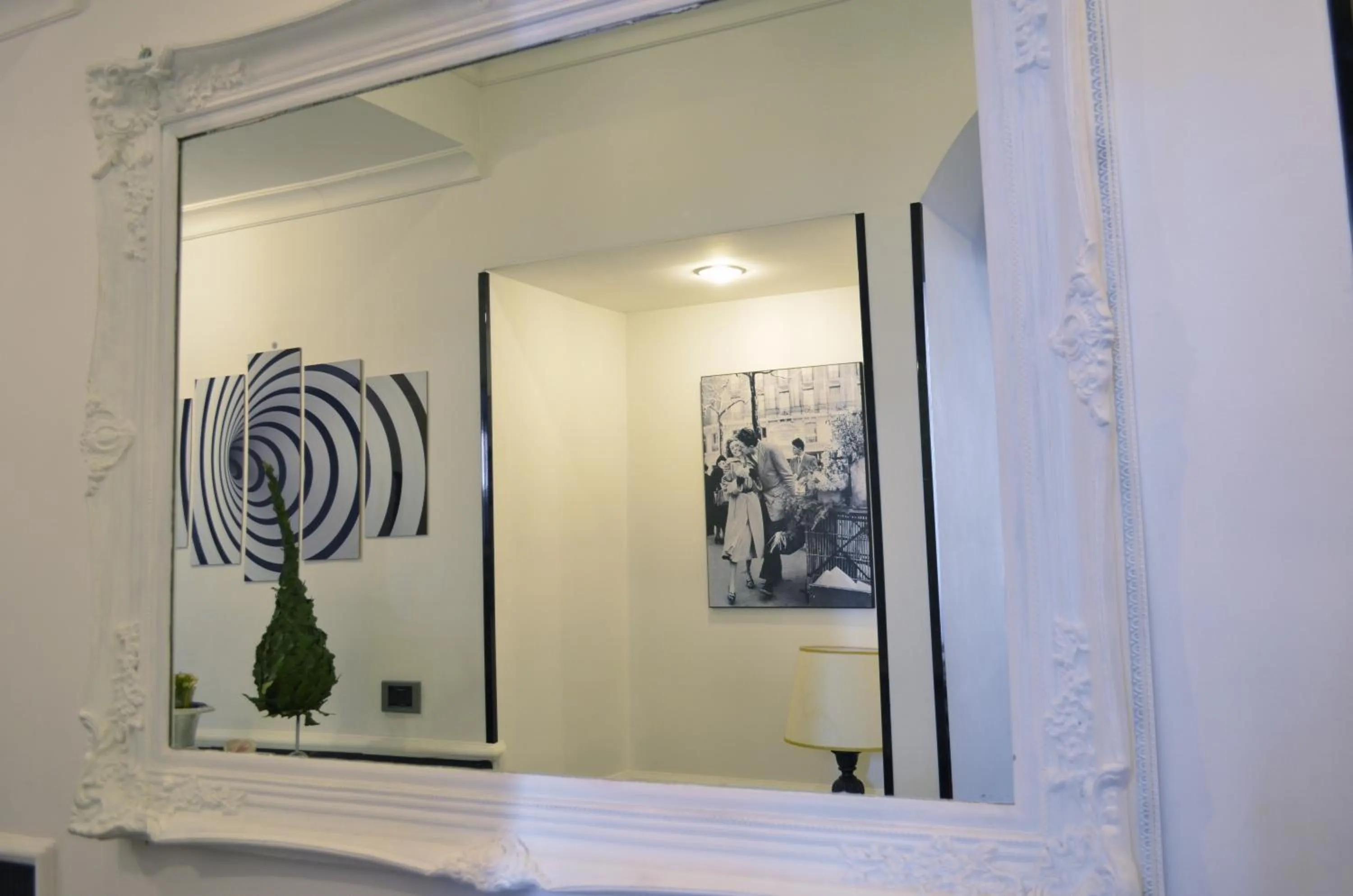 Decorative detail in Sweetdreams Inn