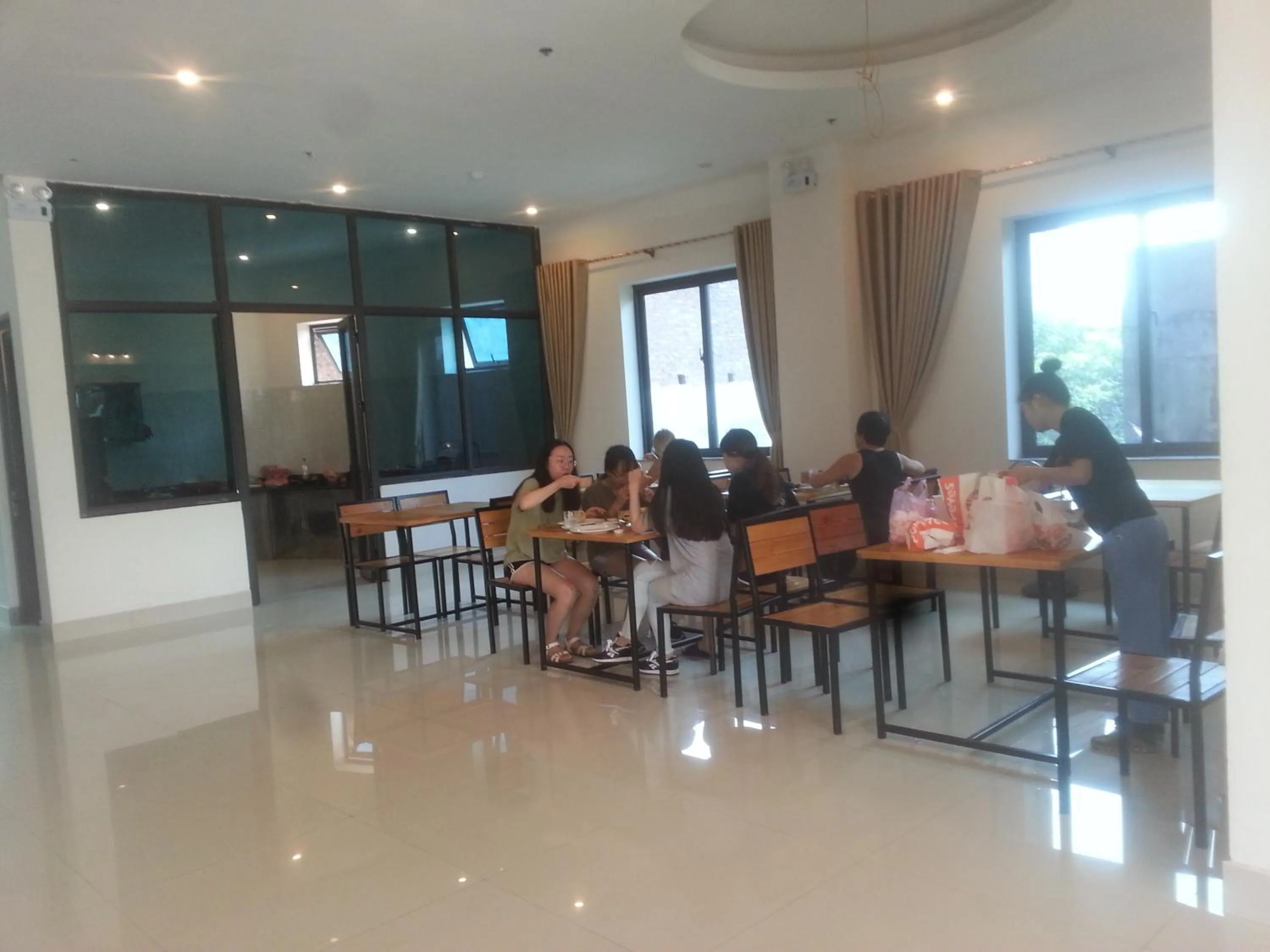 Restaurant/places to eat in Anova Airport Hotel - Convenient & Friendly