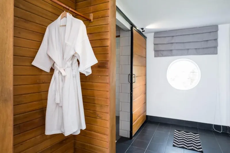 wardrobe in Pippali Boutique Hotel