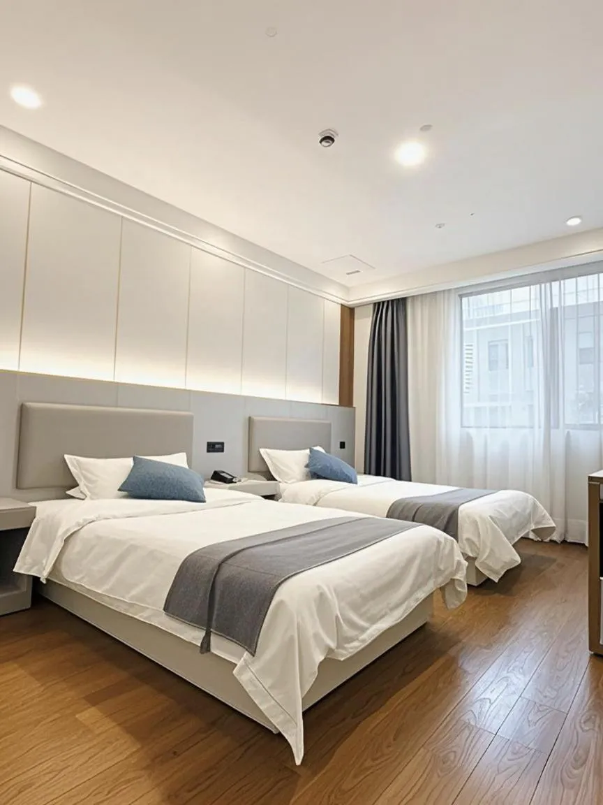 Bed in Longchen Holiday Hotel-close to Xintiandi and Huaihai Middle Road