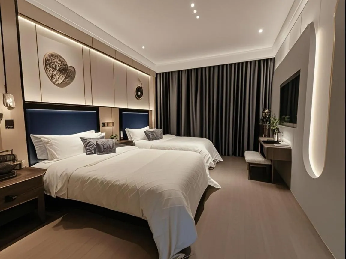 Bed in Longchen Holiday Hotel-close to Xintiandi and Huaihai Middle Road