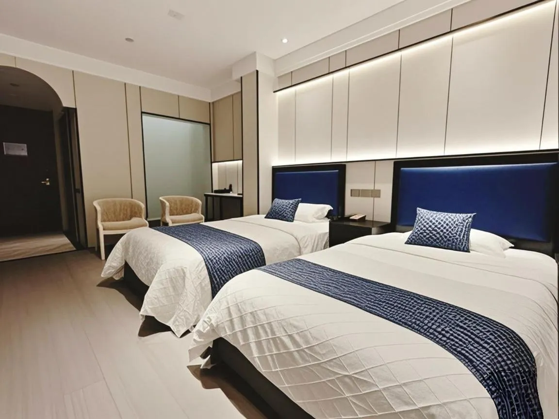 Bed in Longchen Holiday Hotel-close to Xintiandi and Huaihai Middle Road