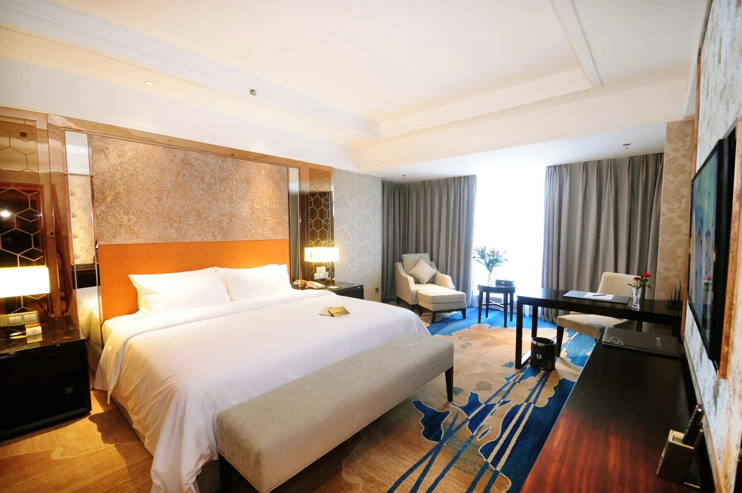 Photo of the whole room in Airport Jianguo Hotel